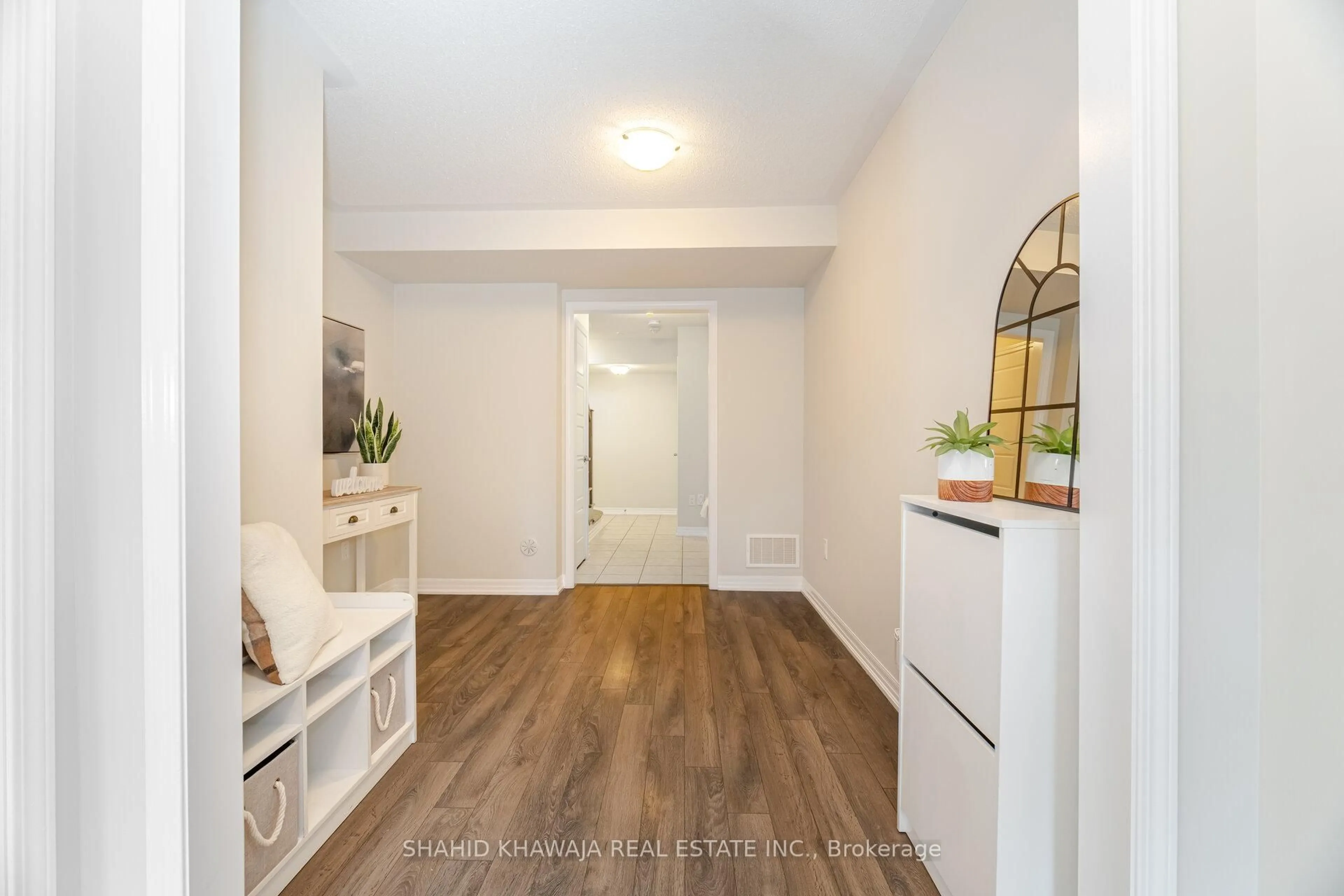 Indoor entryway for 3078 Gardenia Gate, Oakville Ontario L6M 4M2