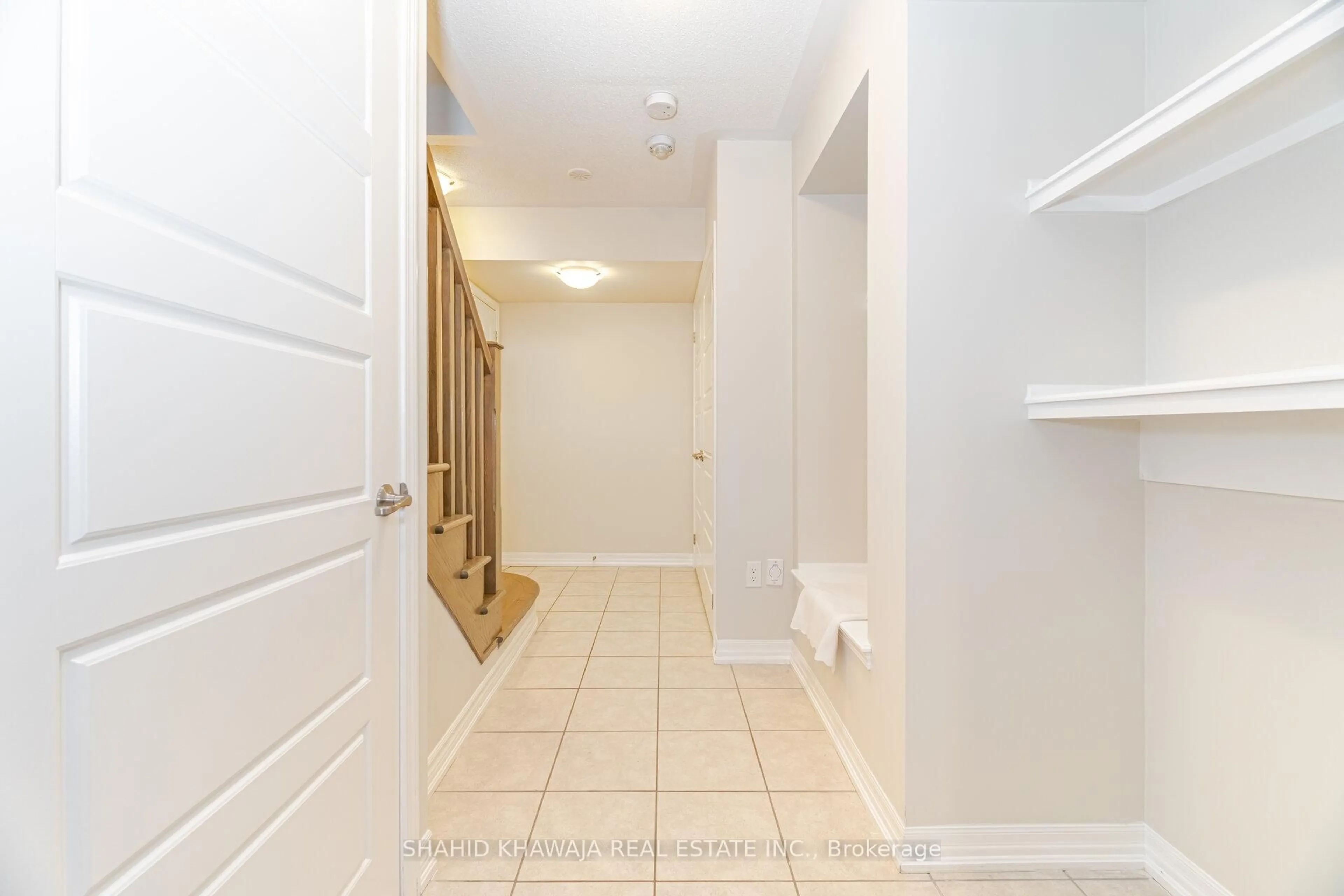Indoor entryway for 3078 Gardenia Gate, Oakville Ontario L6M 4M2