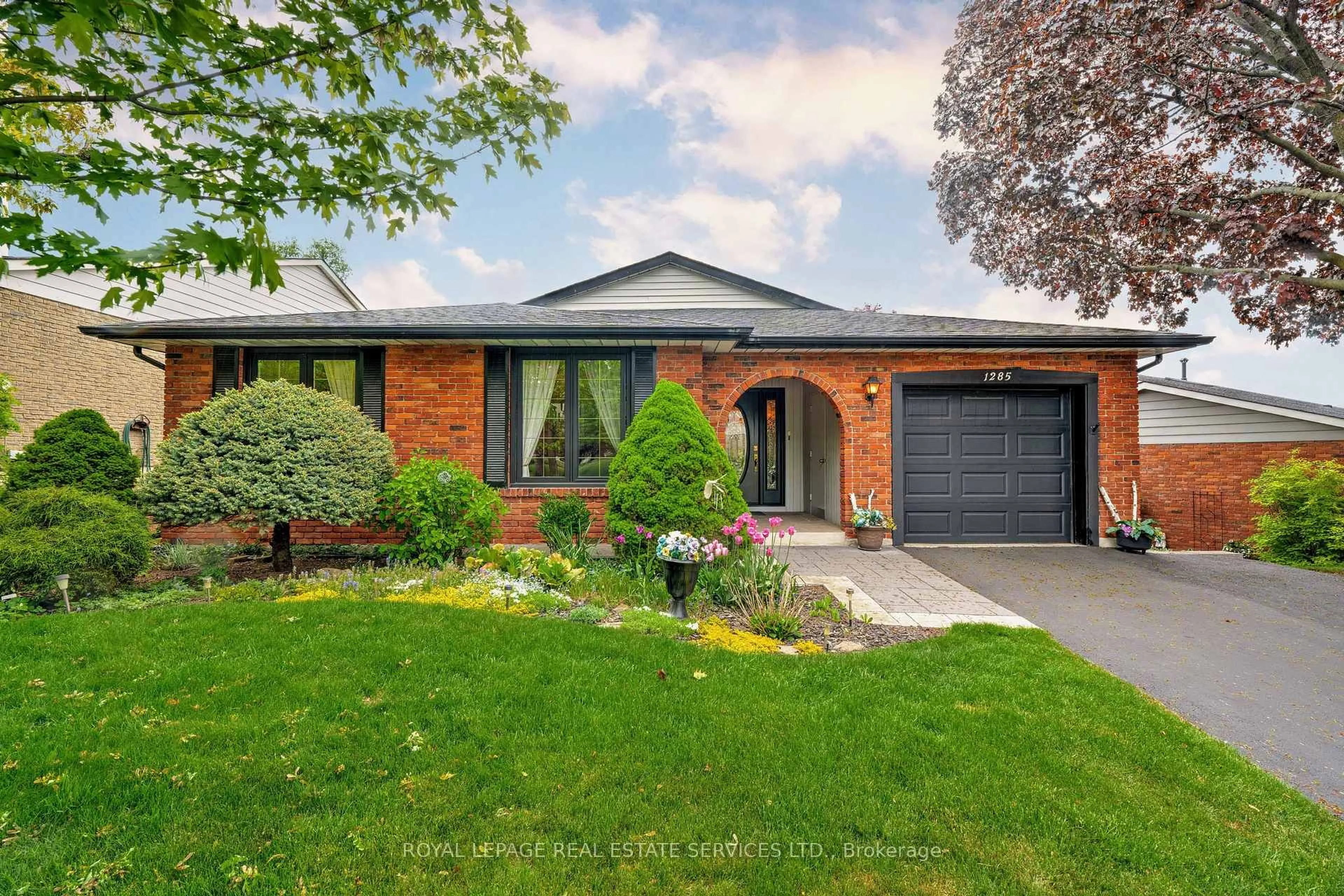 Home with brick exterior material, street for 1285 Hart Cres, Oakville Ontario L6H 2M6