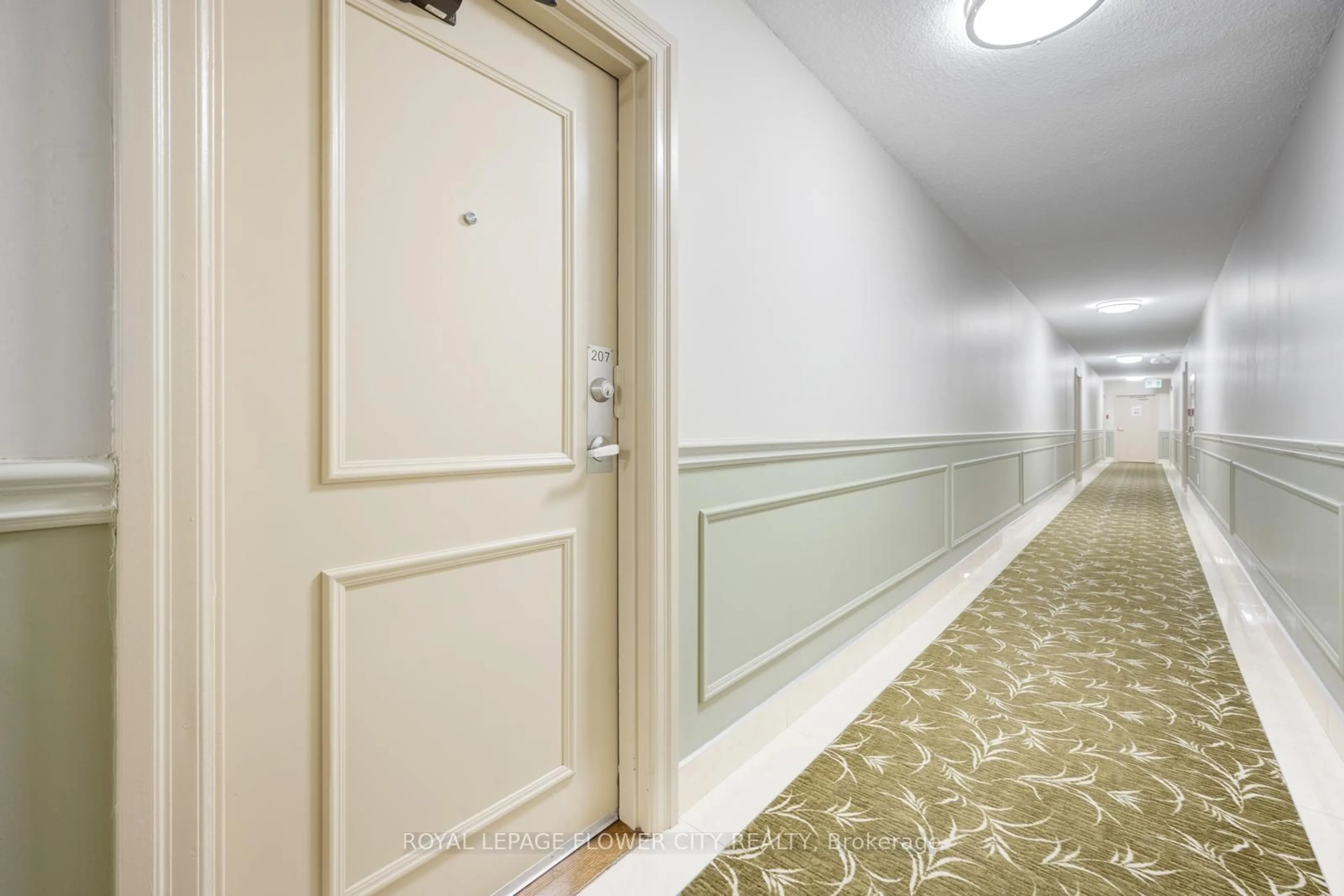Indoor foyer for 1615 Bloor St #207, Mississauga Ontario L4X 1S2