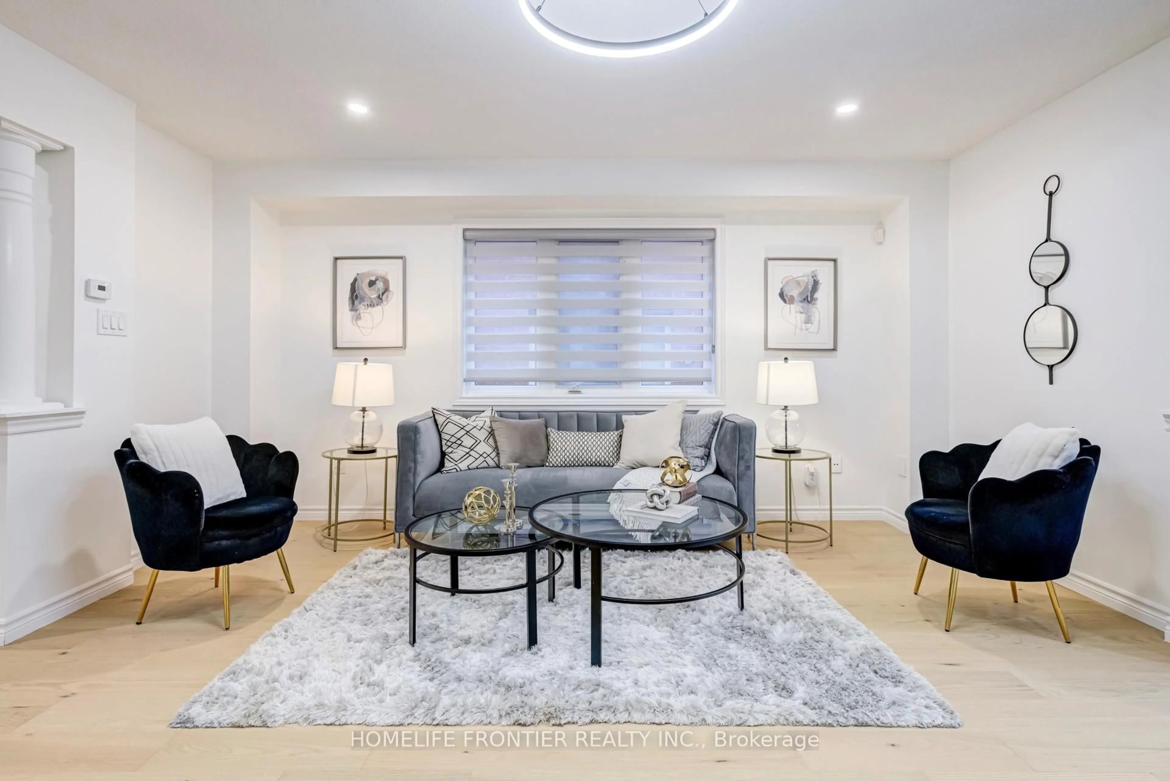 Living room with furniture, unknown for 805 Othello Crt, Mississauga Ontario L5W 1H2