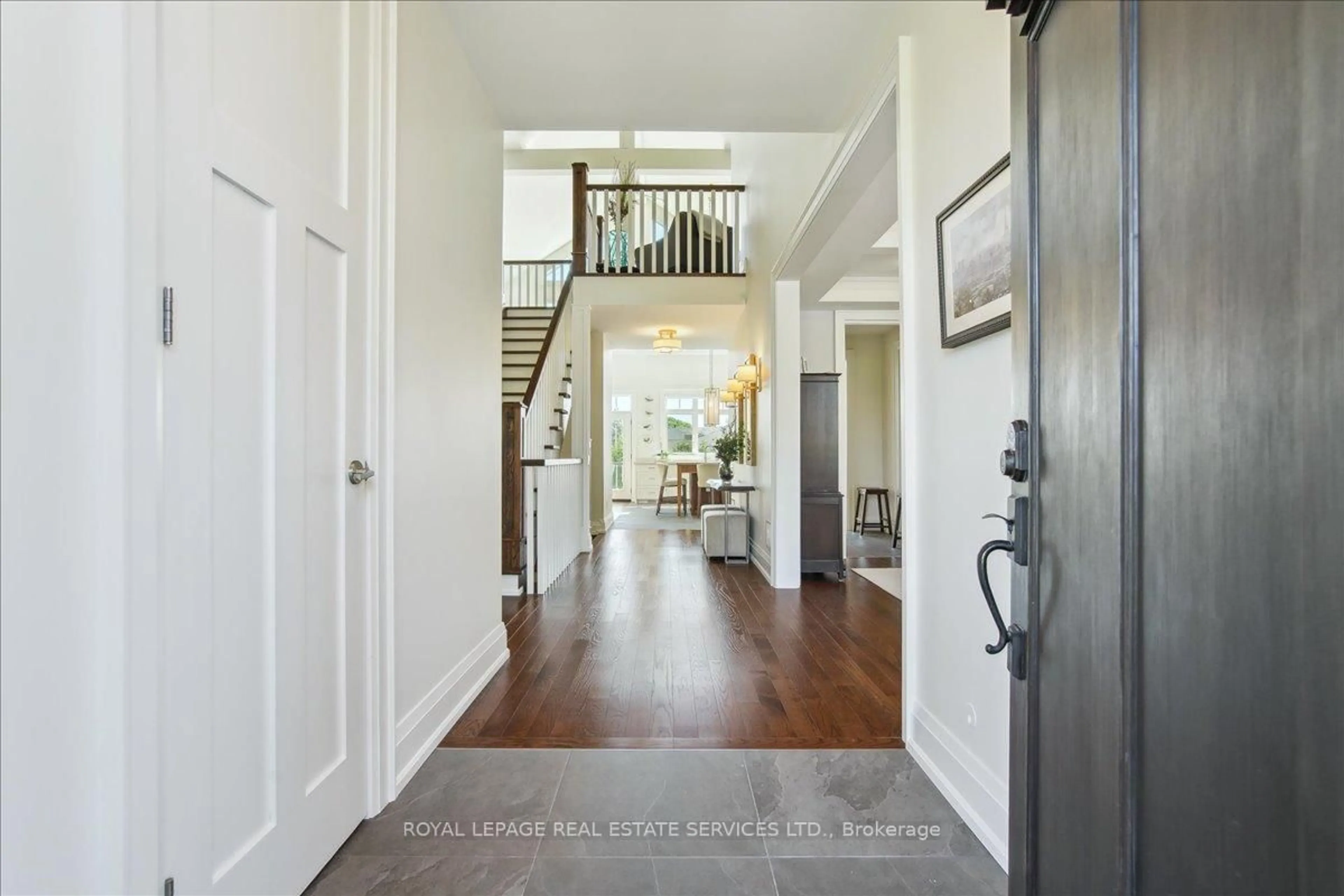 Indoor entryway for 12 Theodore Dr, Mississauga Ontario L5M 1E4