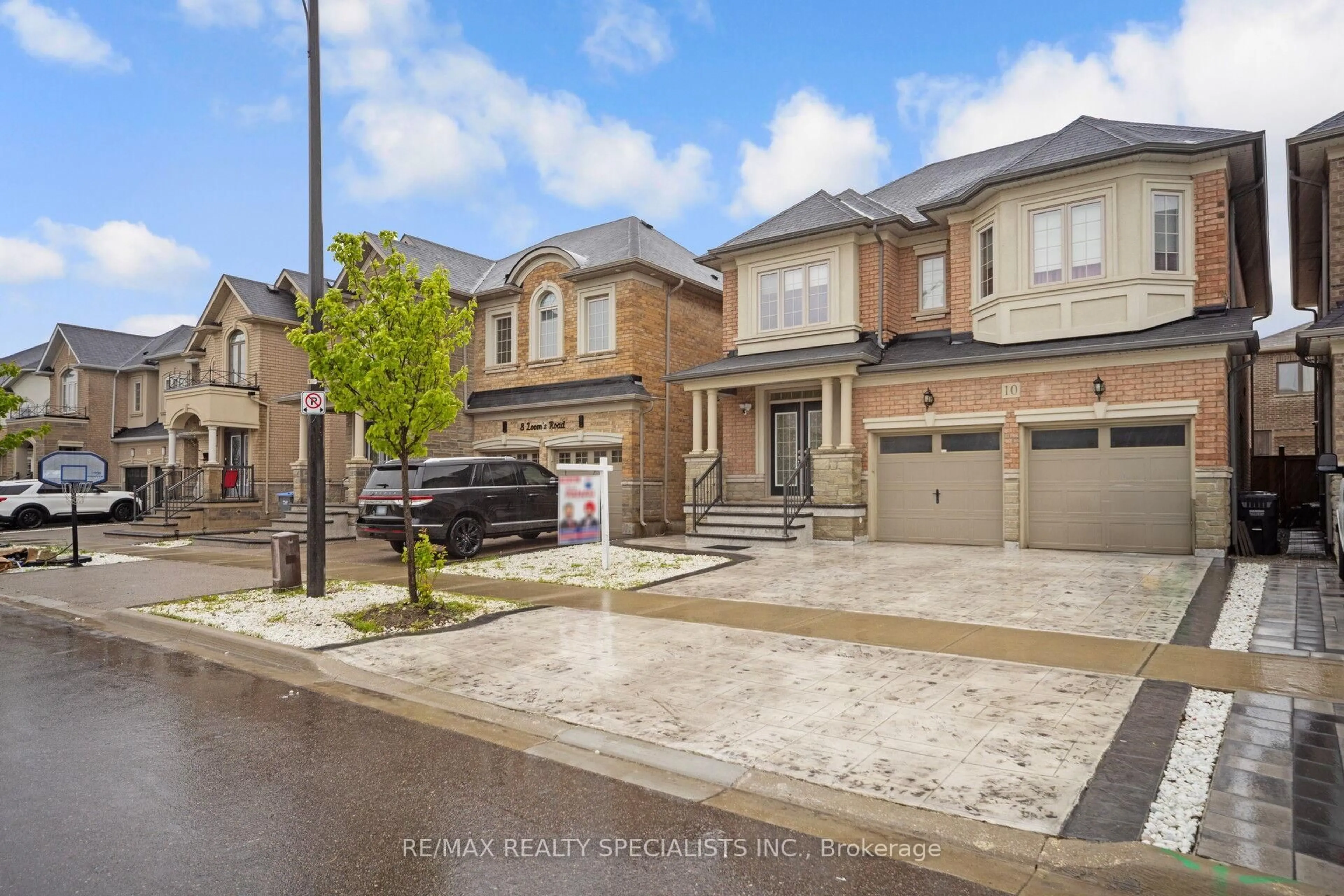 Unknown for 10 Loomis Rd, Brampton Ontario L7A 4X4