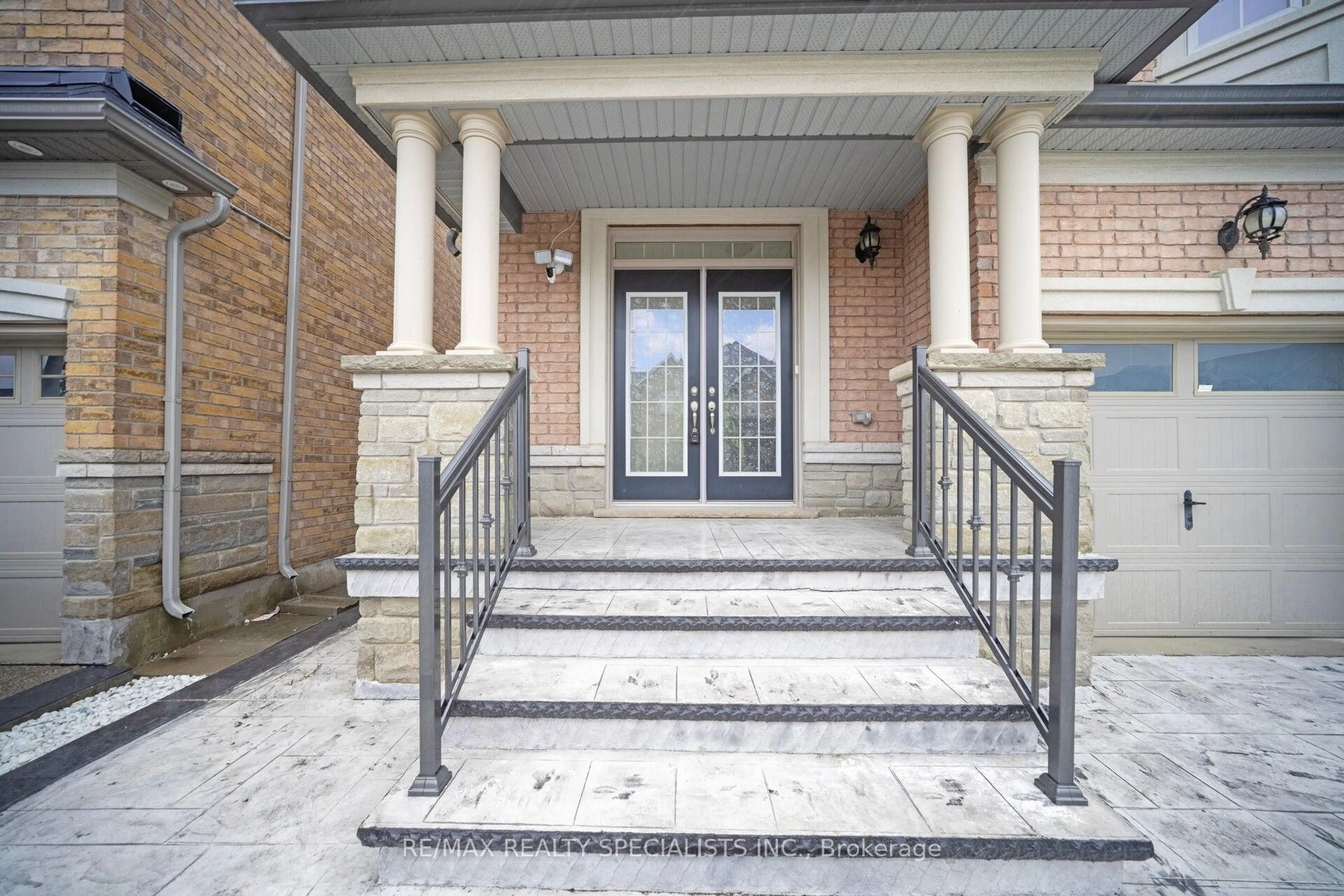 Unknown for 10 Loomis Rd, Brampton Ontario L7A 4X4