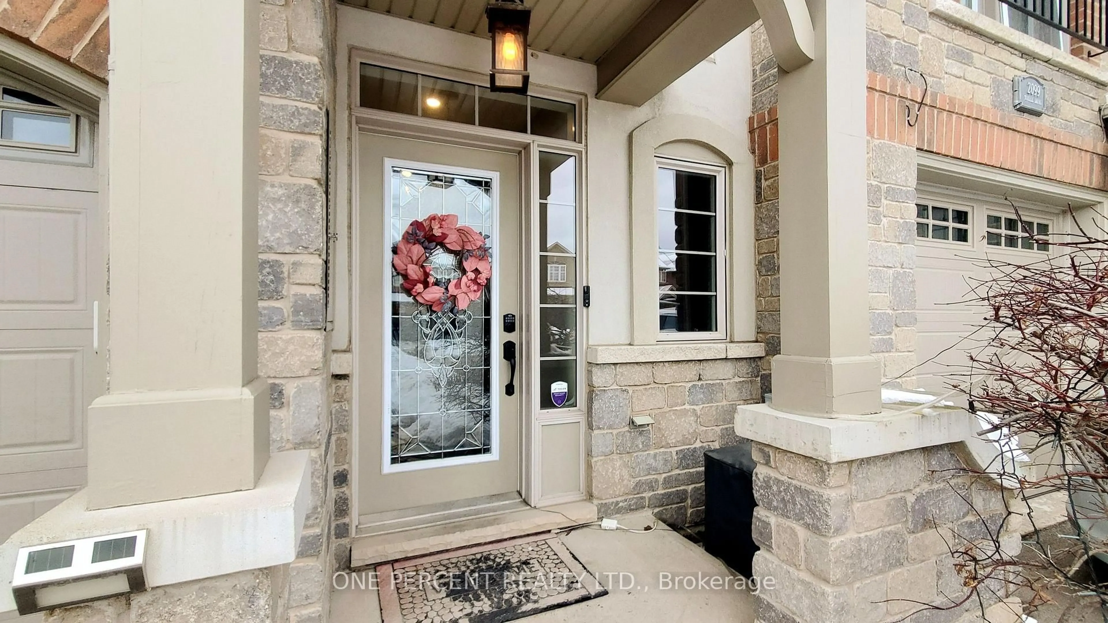 Indoor entryway for 2101 Tovell Dr, Oakville Ontario L6M 0C4