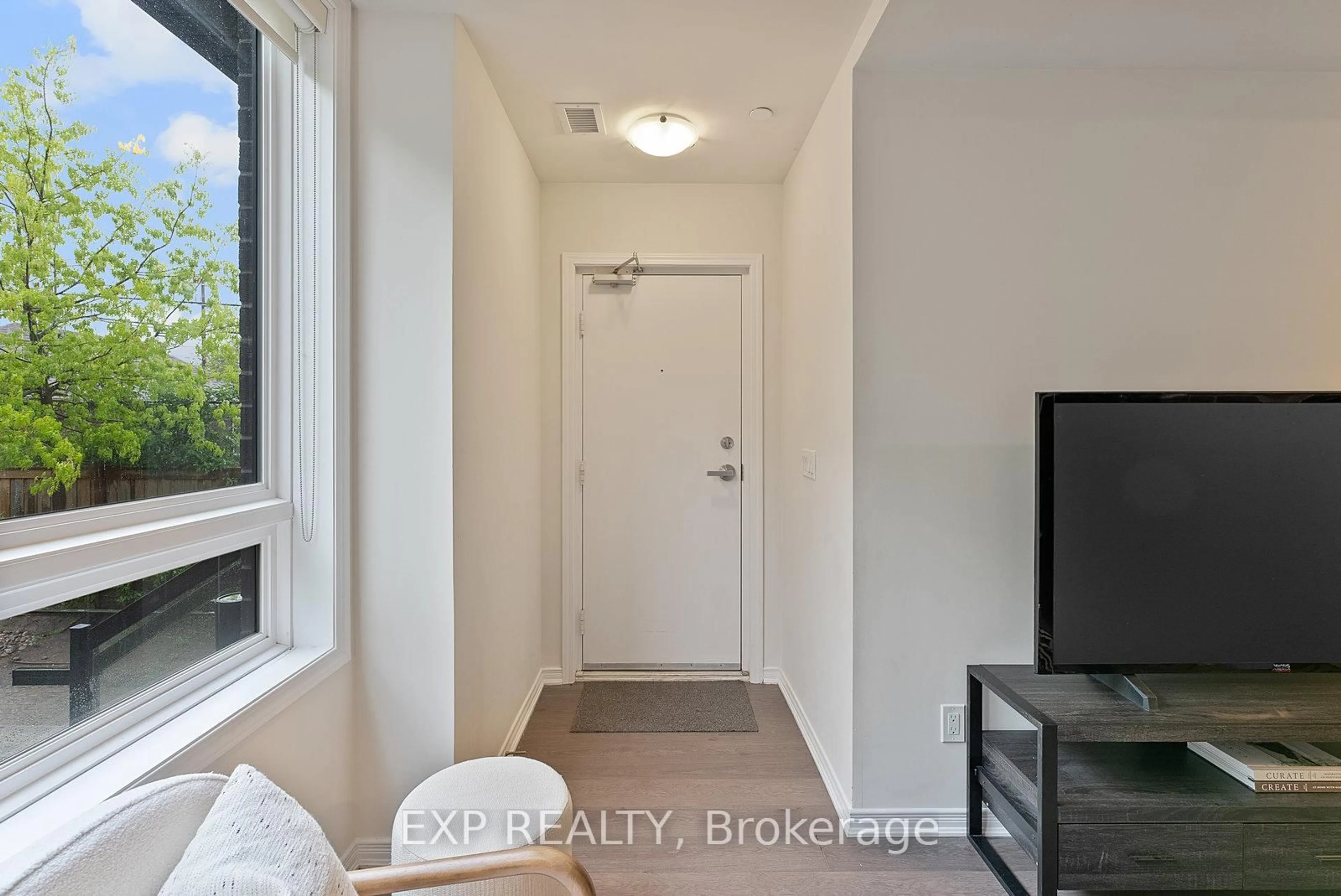Indoor entryway for 1100 Briar Hill Ave #208, Toronto Ontario M6B 1M7