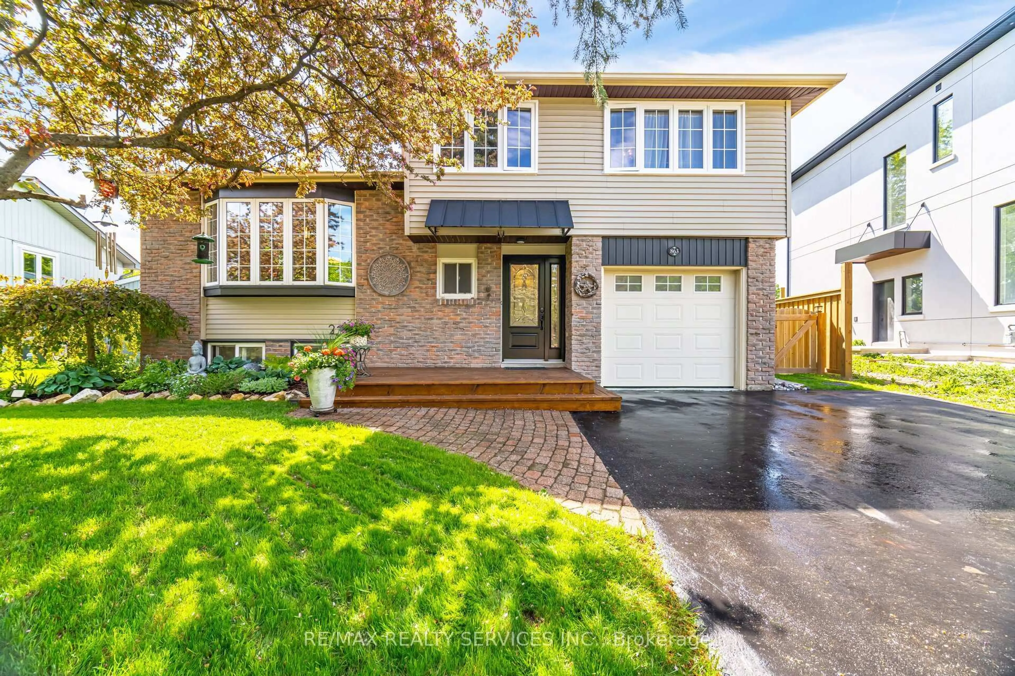 Home with brick exterior material, street for 863 MAPLE Ave, Milton Ontario L9T 3N3