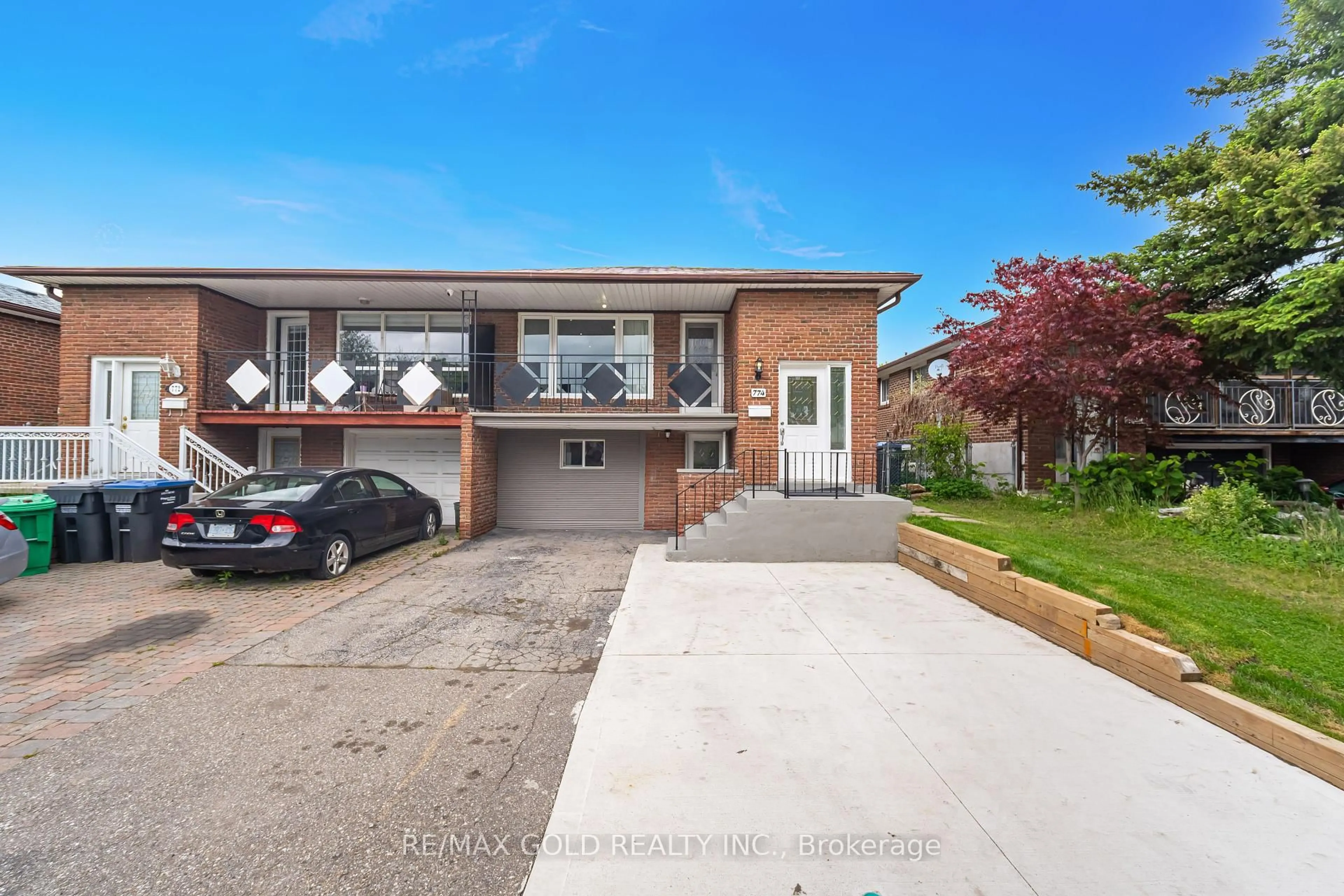 Home with brick exterior material, street for 774 EAGLEMOUNT Cres, Mississauga Ontario L5C 1N9