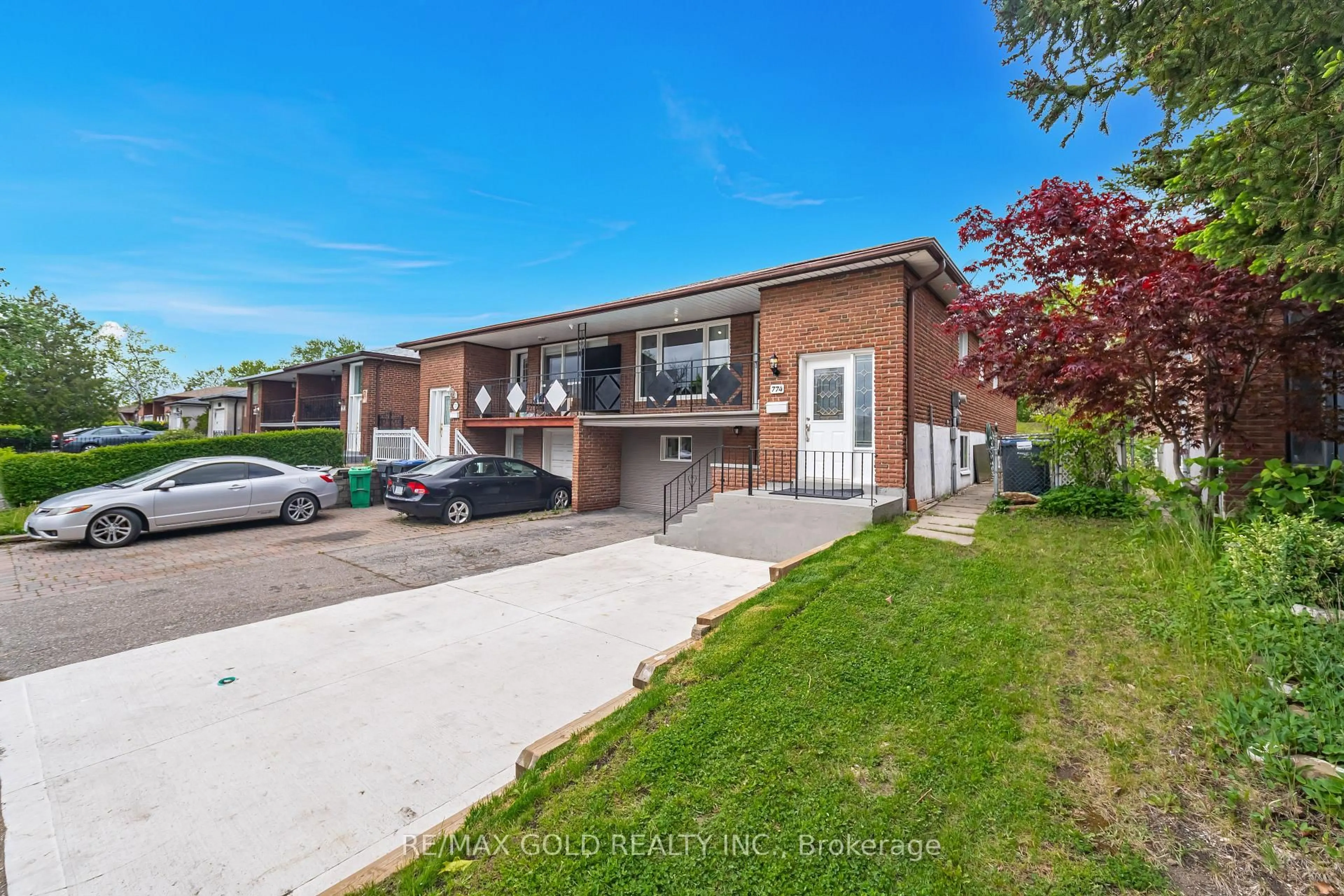 Home with brick exterior material, street for 774 EAGLEMOUNT Cres, Mississauga Ontario L5C 1N9