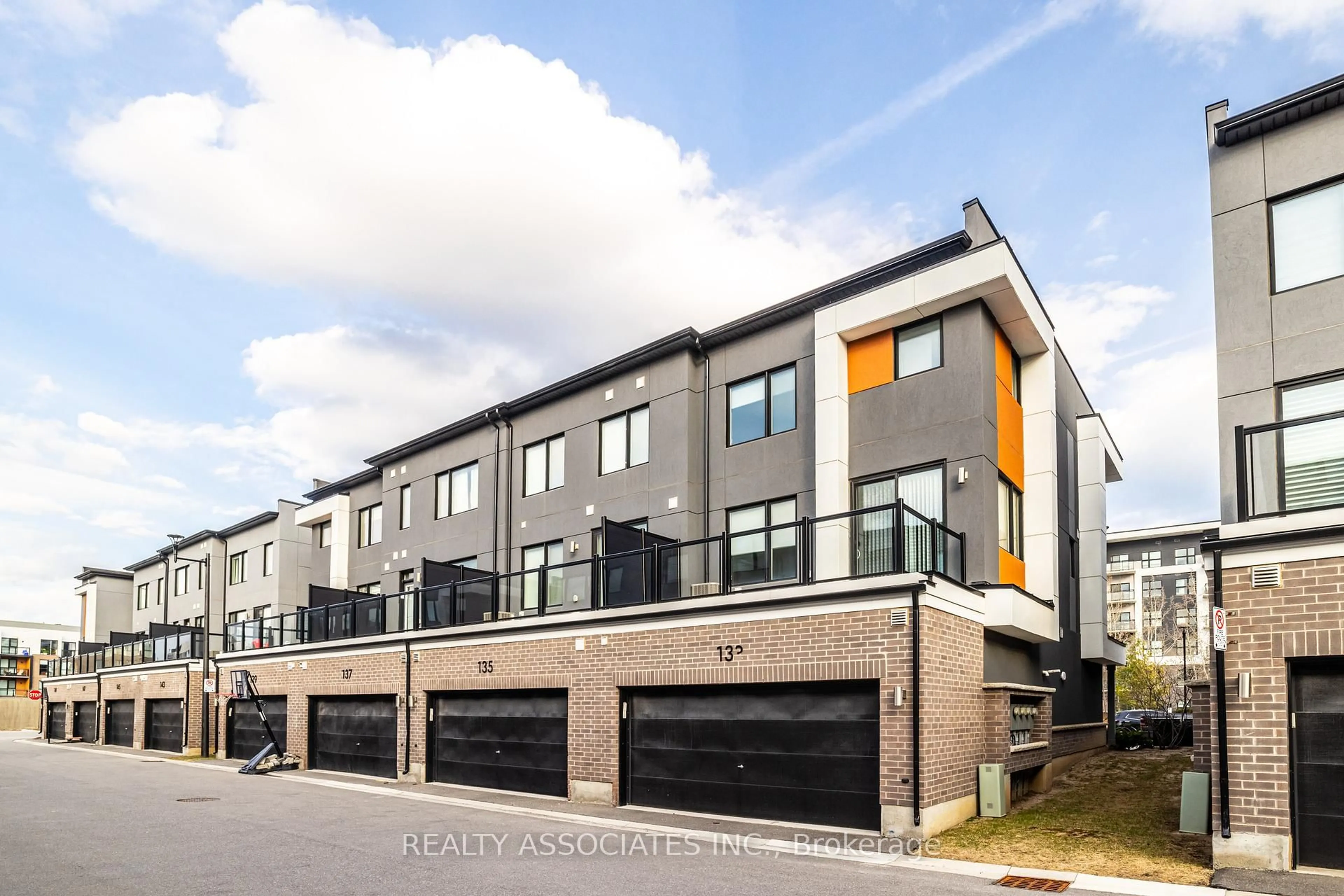 Home with brick exterior material, street for 133 Grovewood Common, Oakville Ontario L6H 0X5