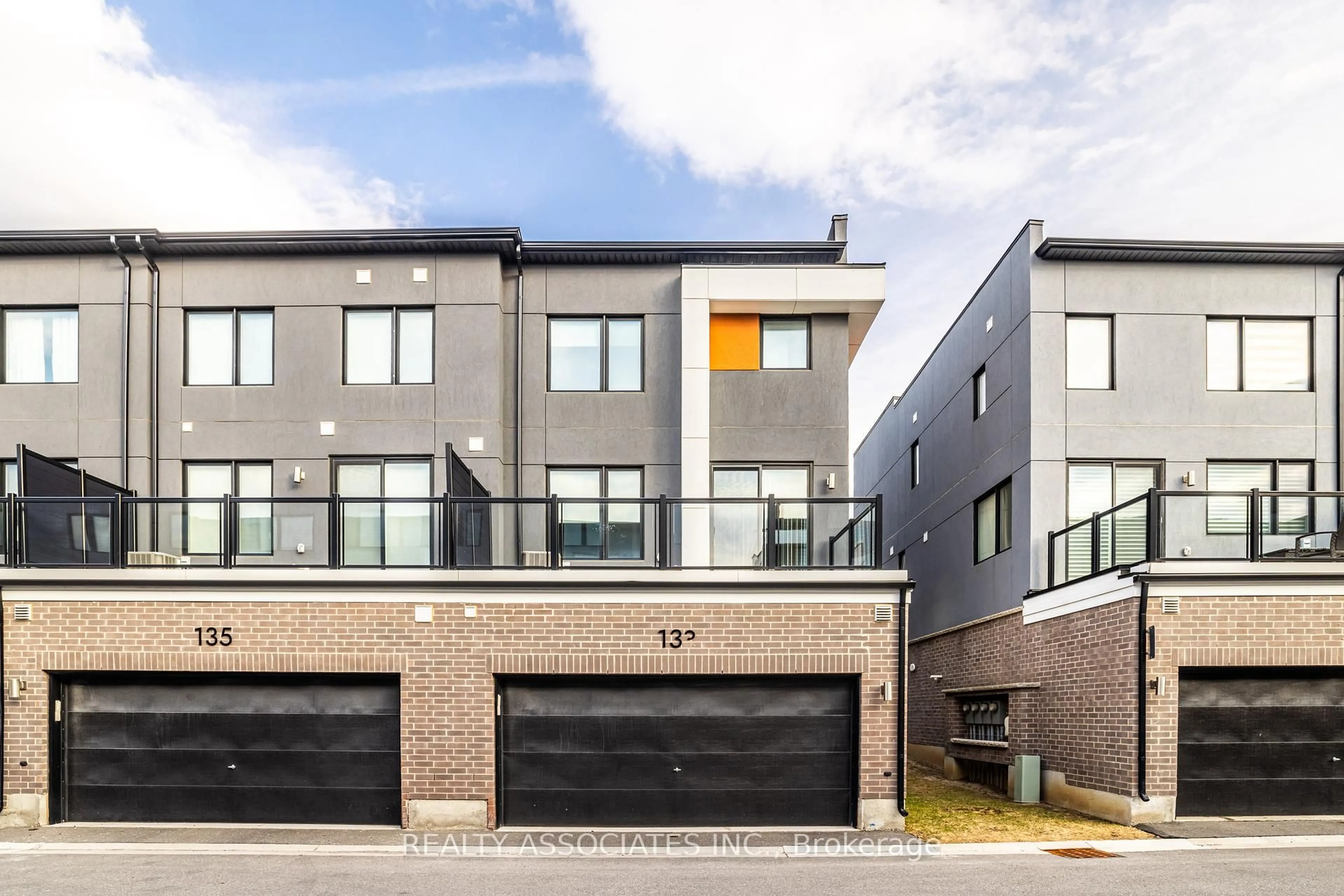 Home with brick exterior material, street for 133 Grovewood Common, Oakville Ontario L6H 0X5
