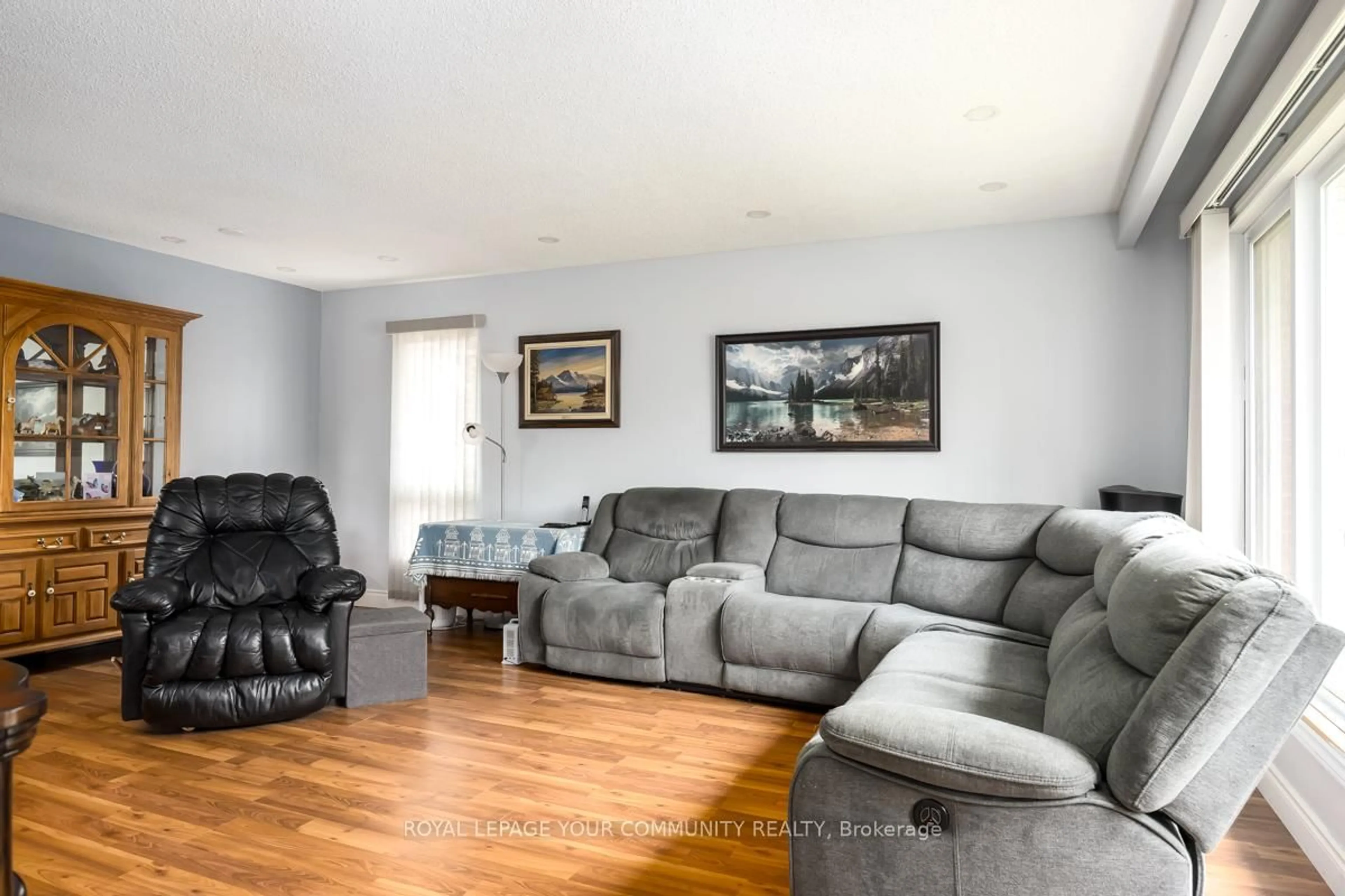 Living room with furniture, unknown for 16 Midhurst Dr, Toronto Ontario M9V 1Z7