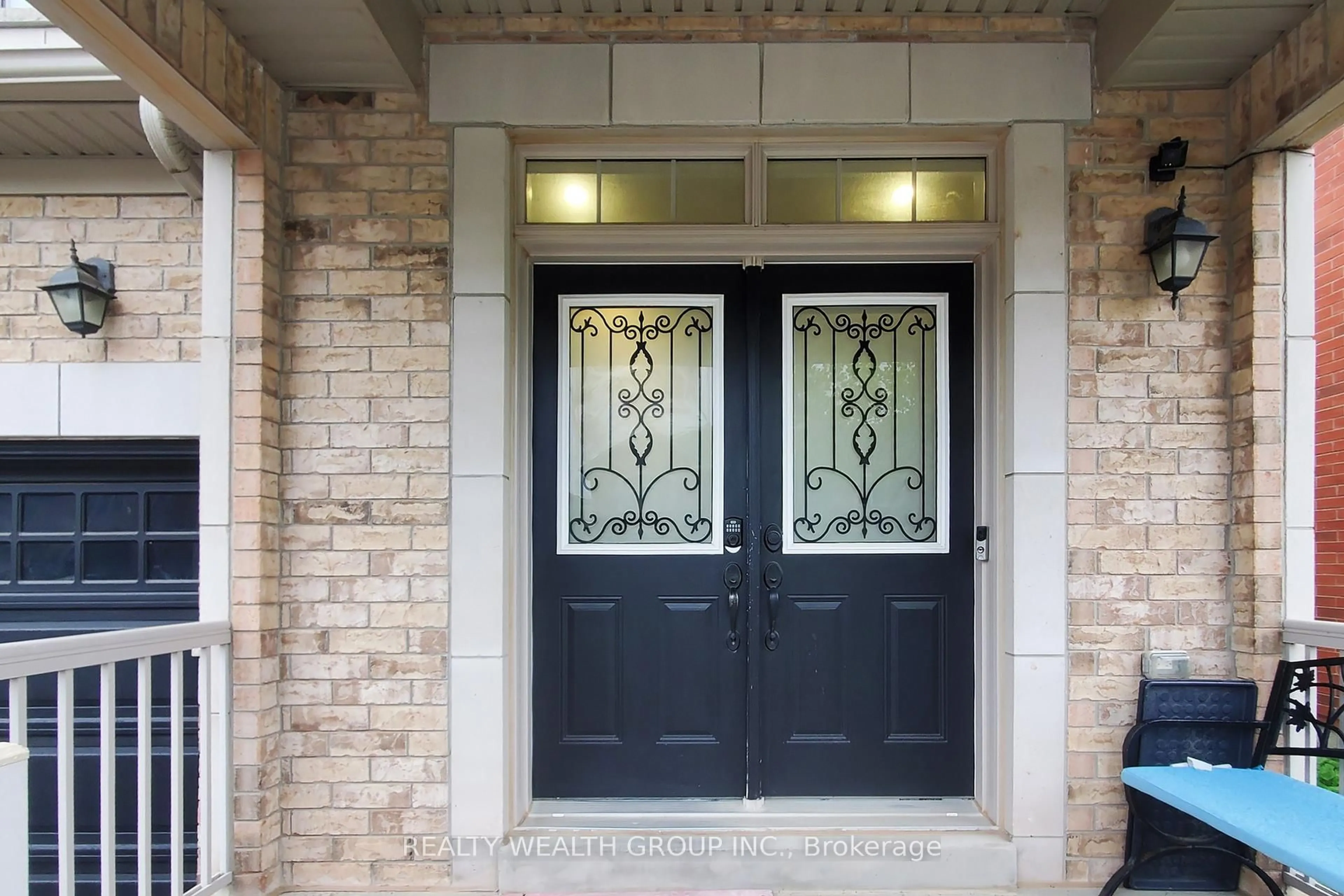 Indoor entryway for 3072 Janice Dr, Oakville Ontario L6M 0S7