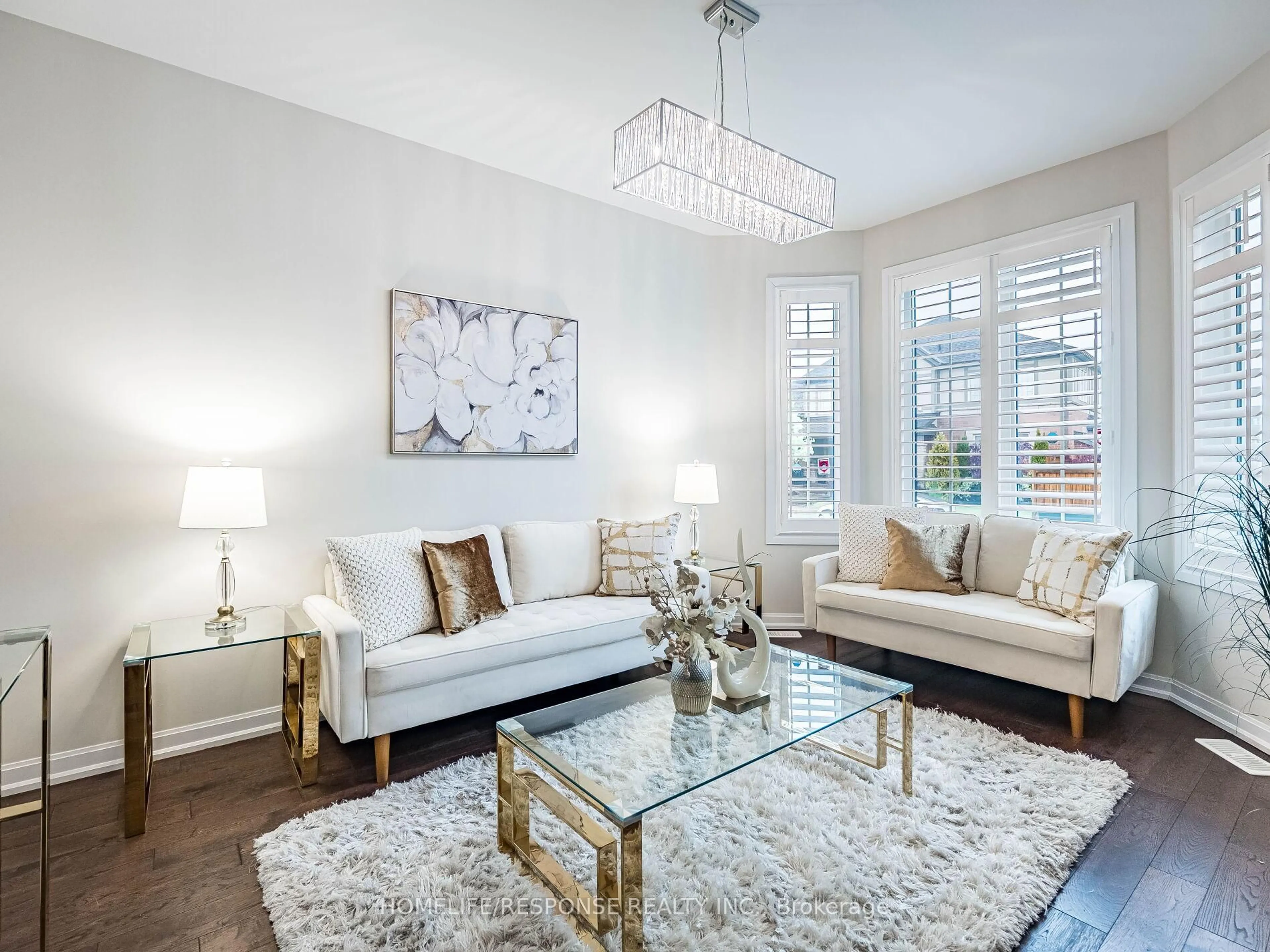 Living room with furniture, unknown for 115 BEAVERIDGE Ave, Oakville Ontario L6H 0M6