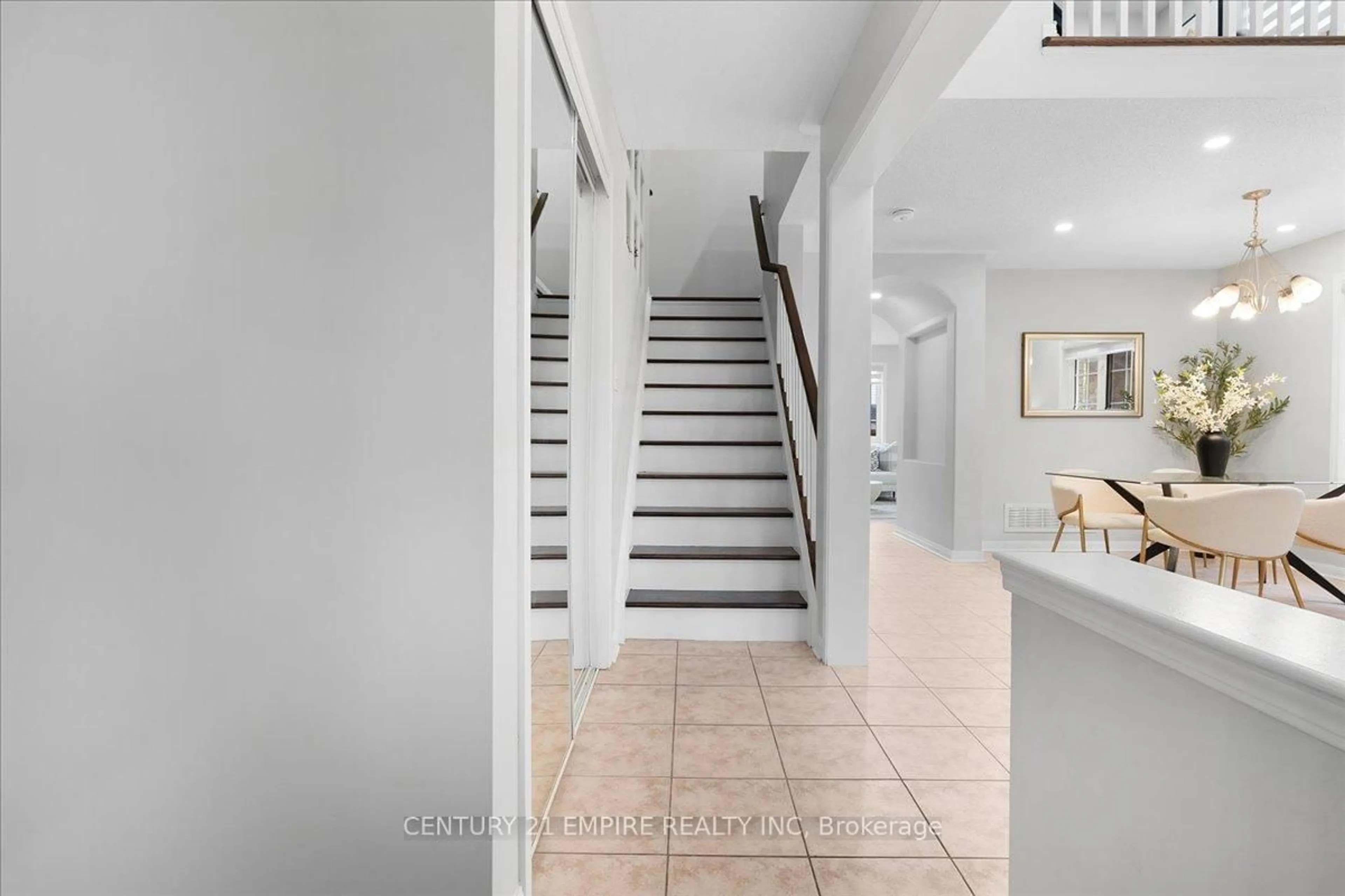 Indoor foyer for 5 Teston St, Brampton Ontario L7A 1P3