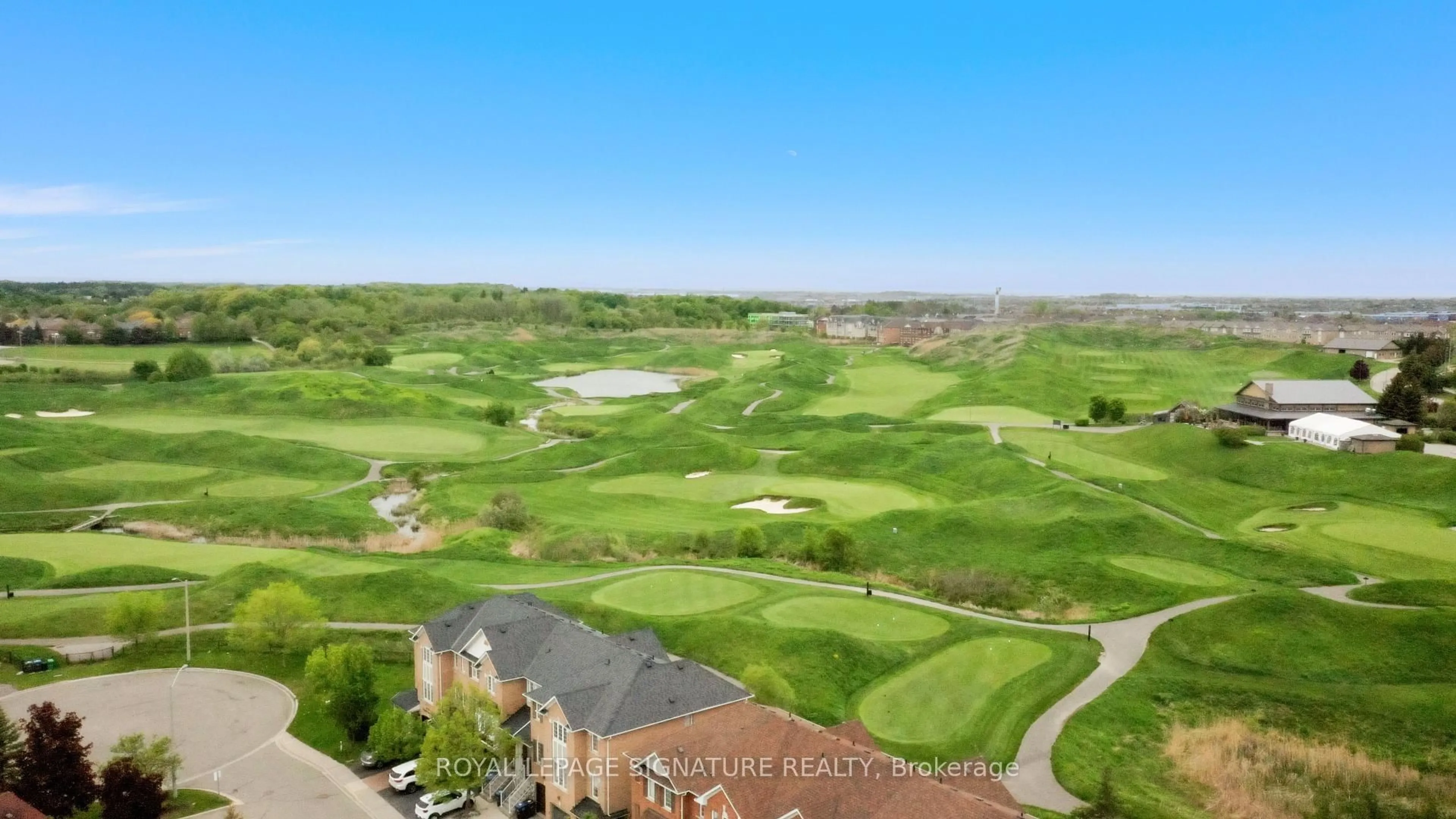 A pic from outside/outdoor area/front of a property/back of a property/a pic from drone, water/lake/river/ocean view for 271 Richvale Dr #39, Brampton Ontario L6Z 4W7