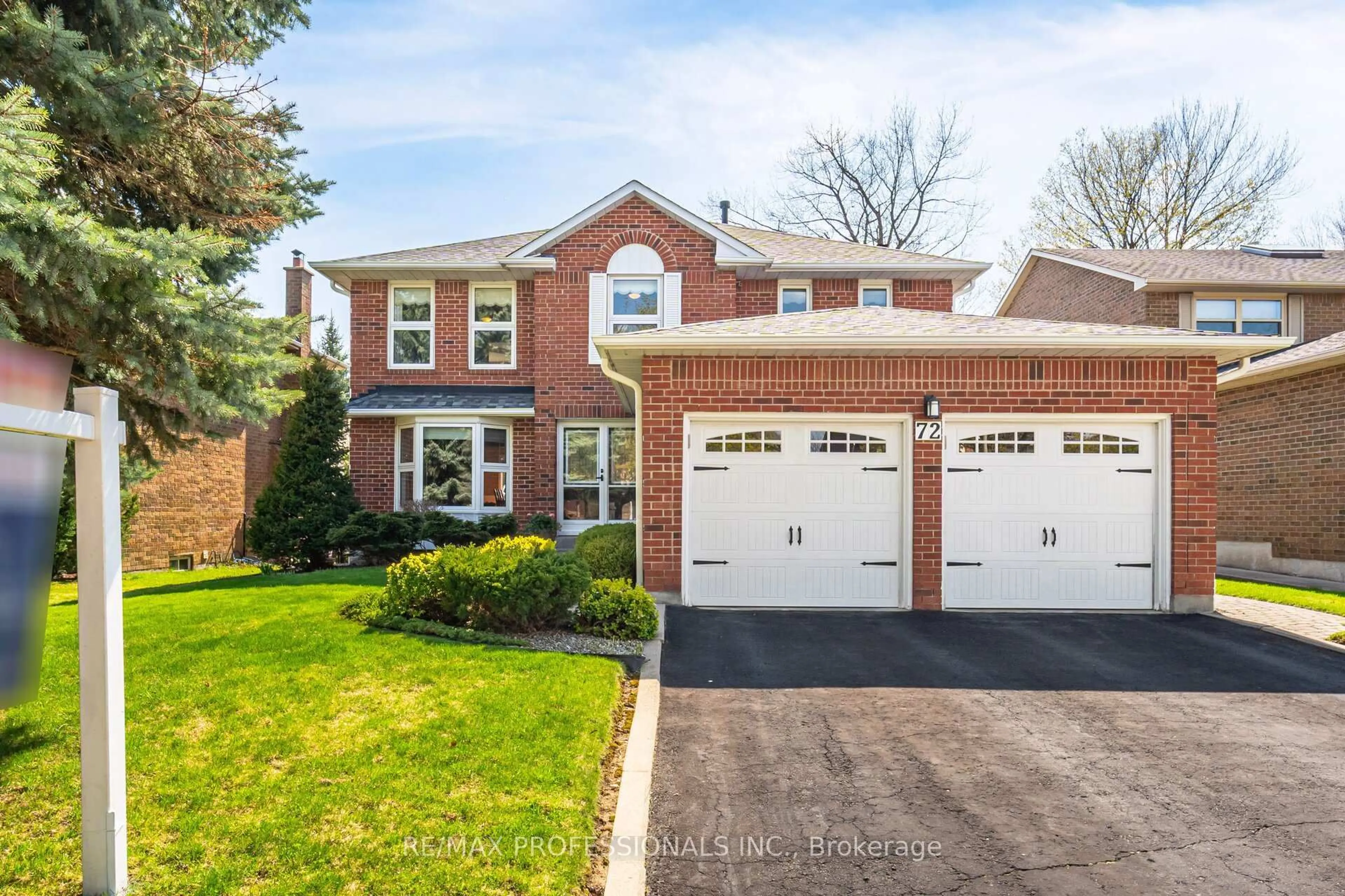 Home with brick exterior material, street for 72 Barr Cres, Brampton Ontario L6Z 3E2