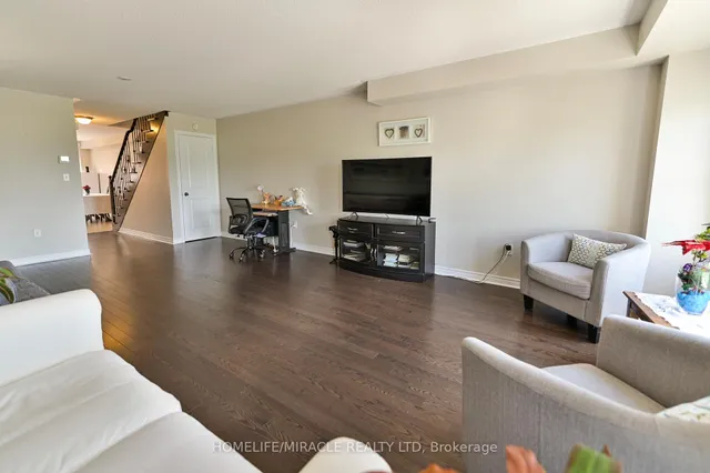 Additional image 23 of 27 Pennycross Cres Unit 3