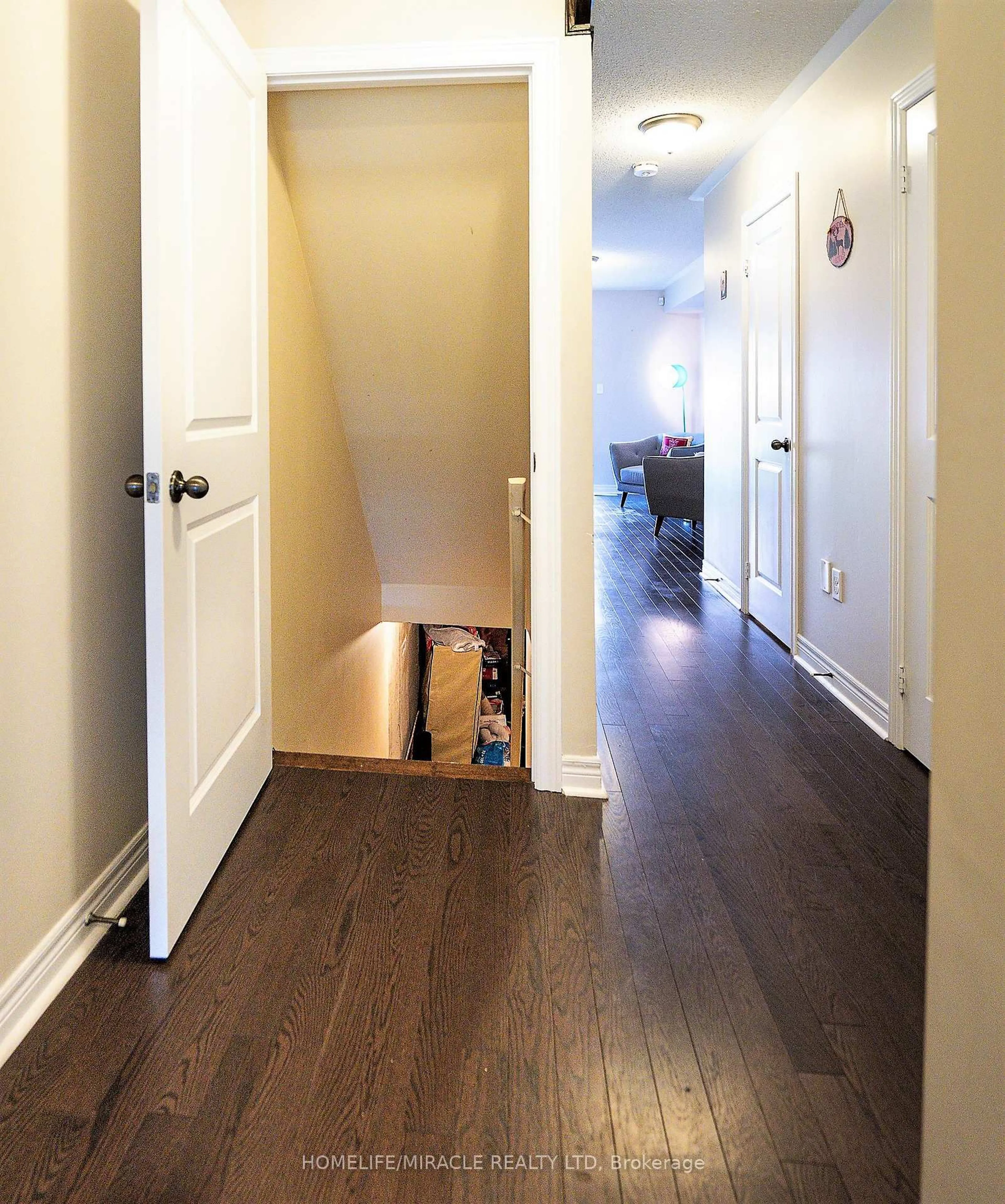 Indoor entryway for 27 Pennycross Cres #3, Brampton Ontario L7A 4M1