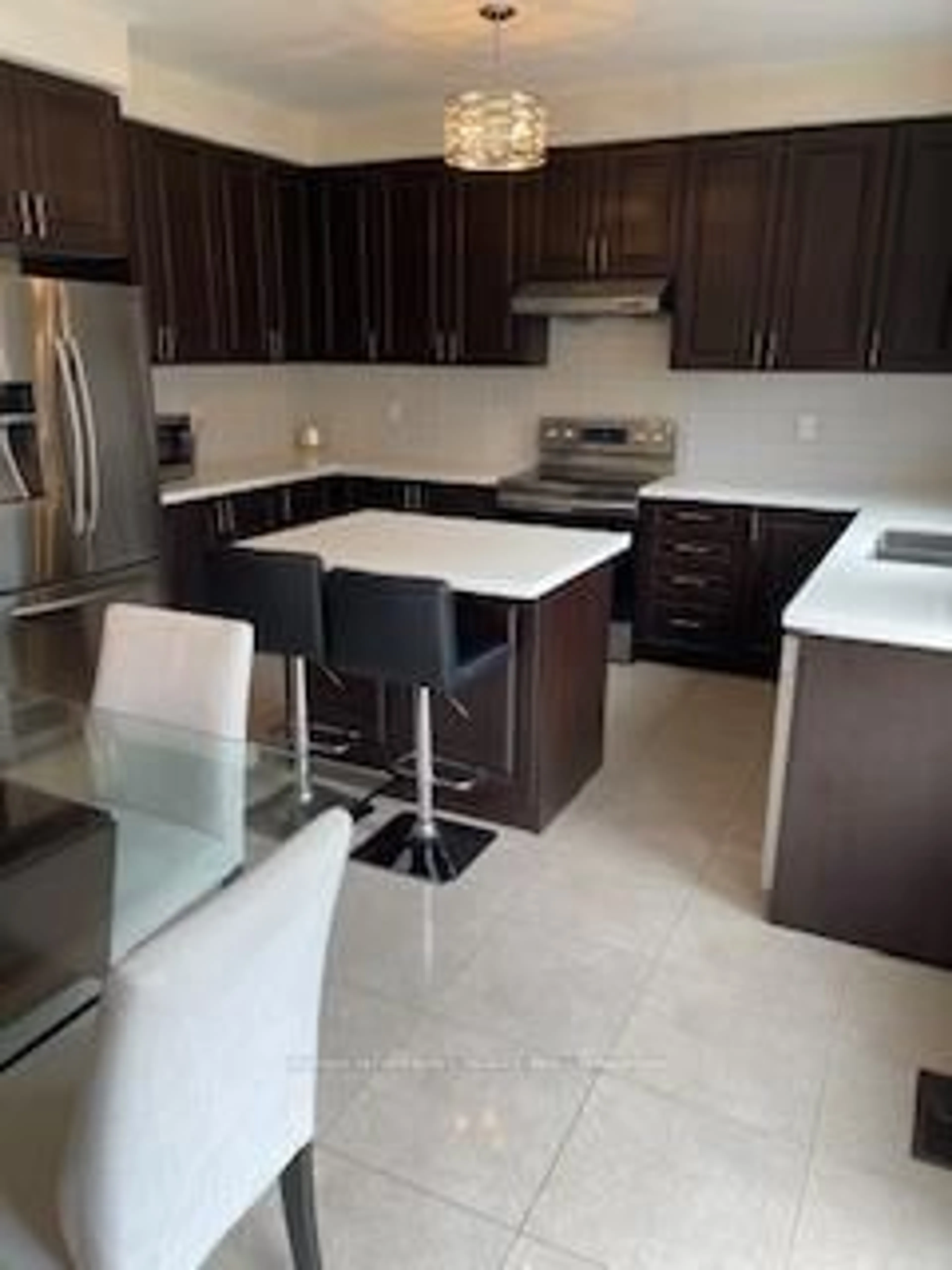 Open concept kitchen, ceramic/tile floor for 13 Venue Rd, Brampton Ontario L6P 4E5