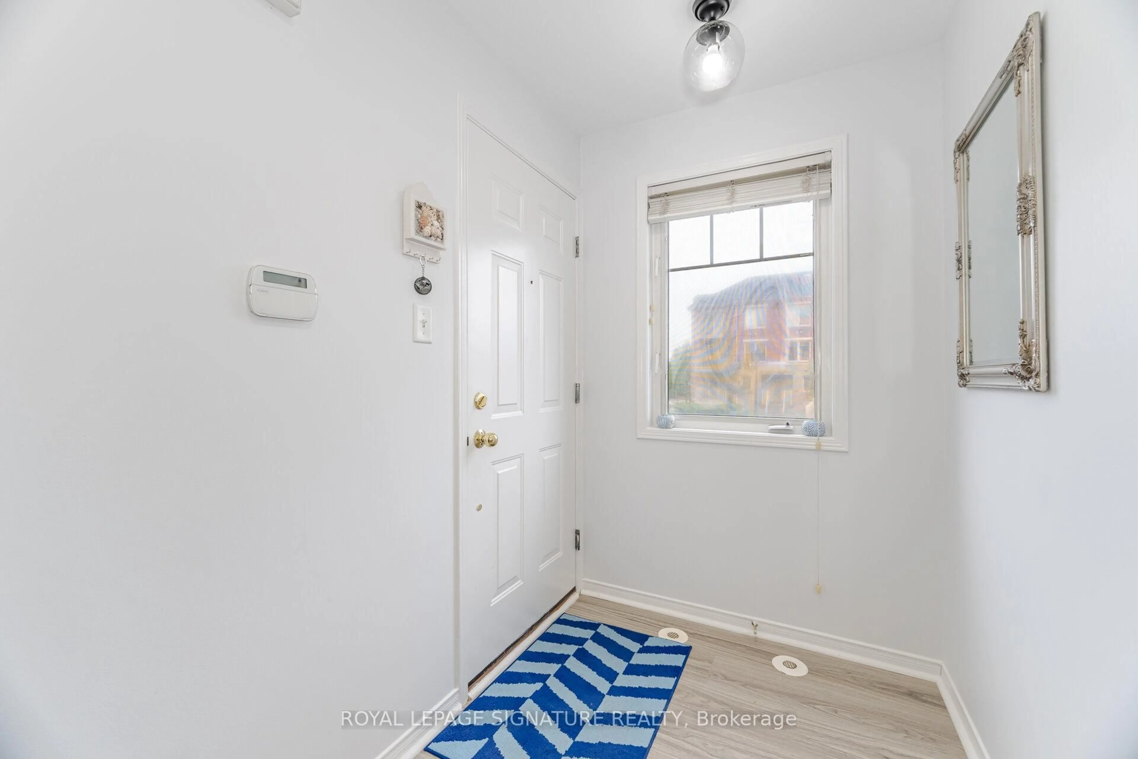 Indoor entryway for 5050 Intrepid Dr #42, Mississauga Ontario L5M 0E5