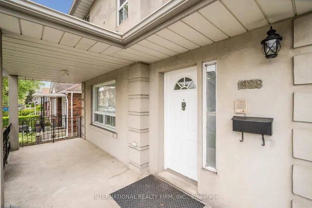 Additional property image - 1928 Lawrence Ave