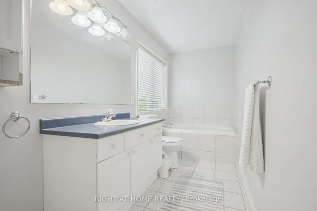 Additional image 14 of 477 Farlow Cres