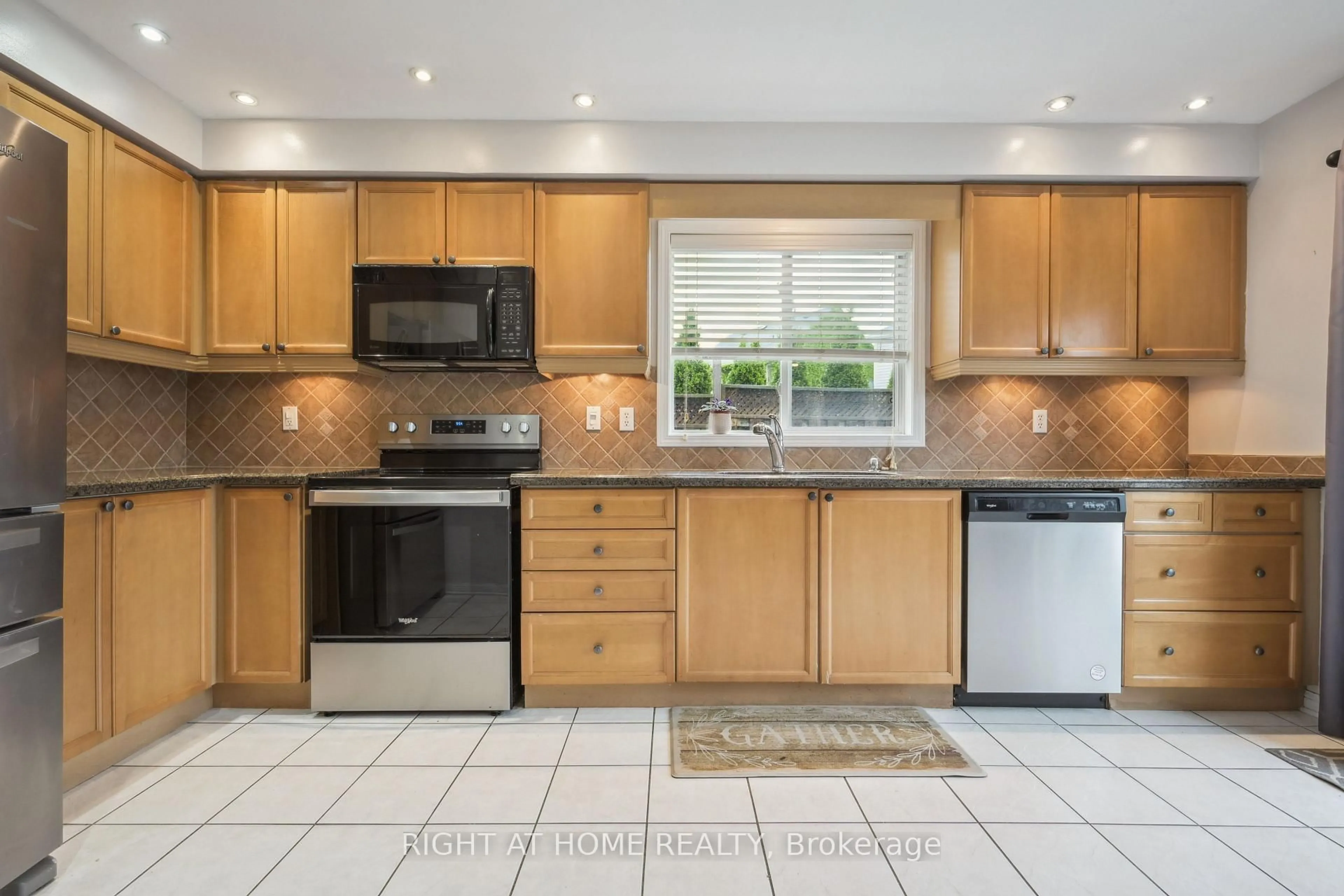 Standard kitchen, ceramic/tile floor for 477 Farlow Cres, Milton Ontario L9T 5M8