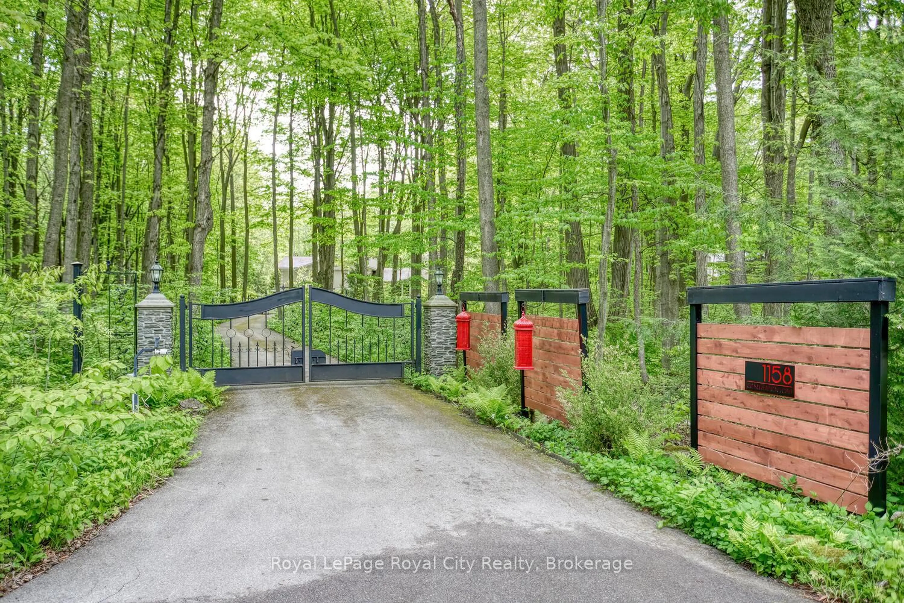 Indoor entryway for 1158 Conservation Rd, Milton Ontario L0P 1B0