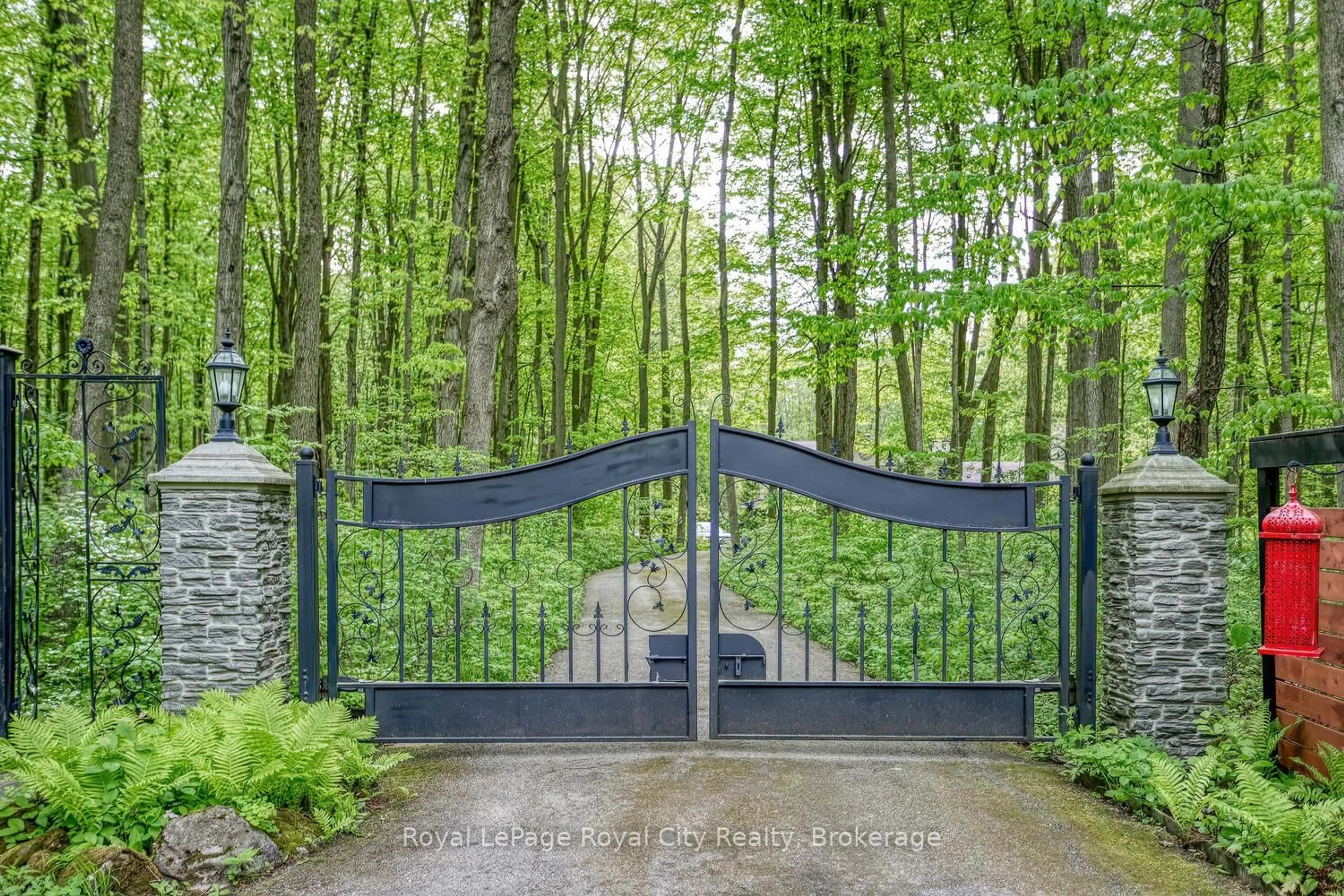 Indoor entryway for 1158 Conservation Rd, Milton Ontario L0P 1B0