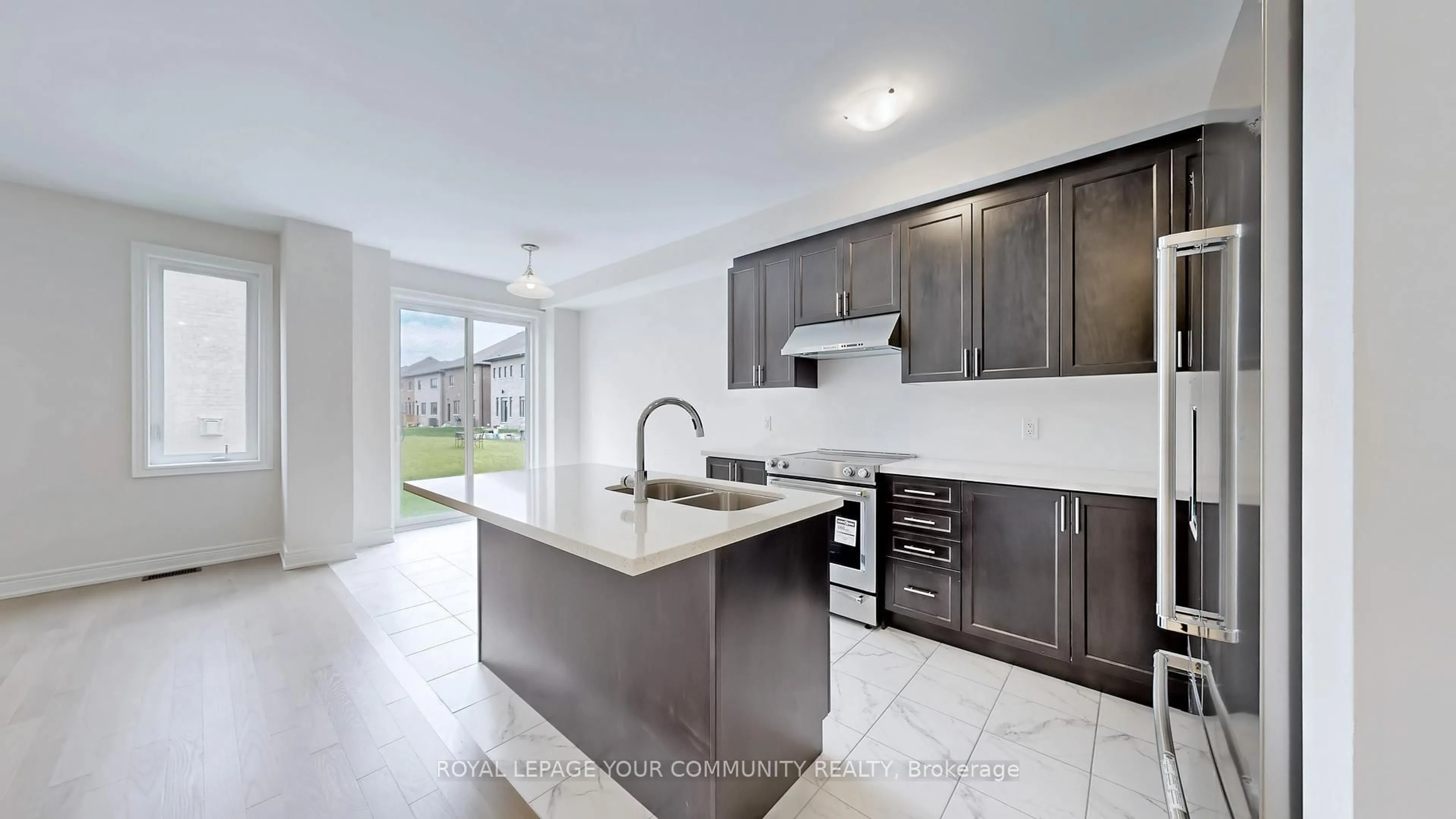 Open concept kitchen, ceramic/tile floor for 41 Grassbank Rd, Brampton Ontario L6R 4E3