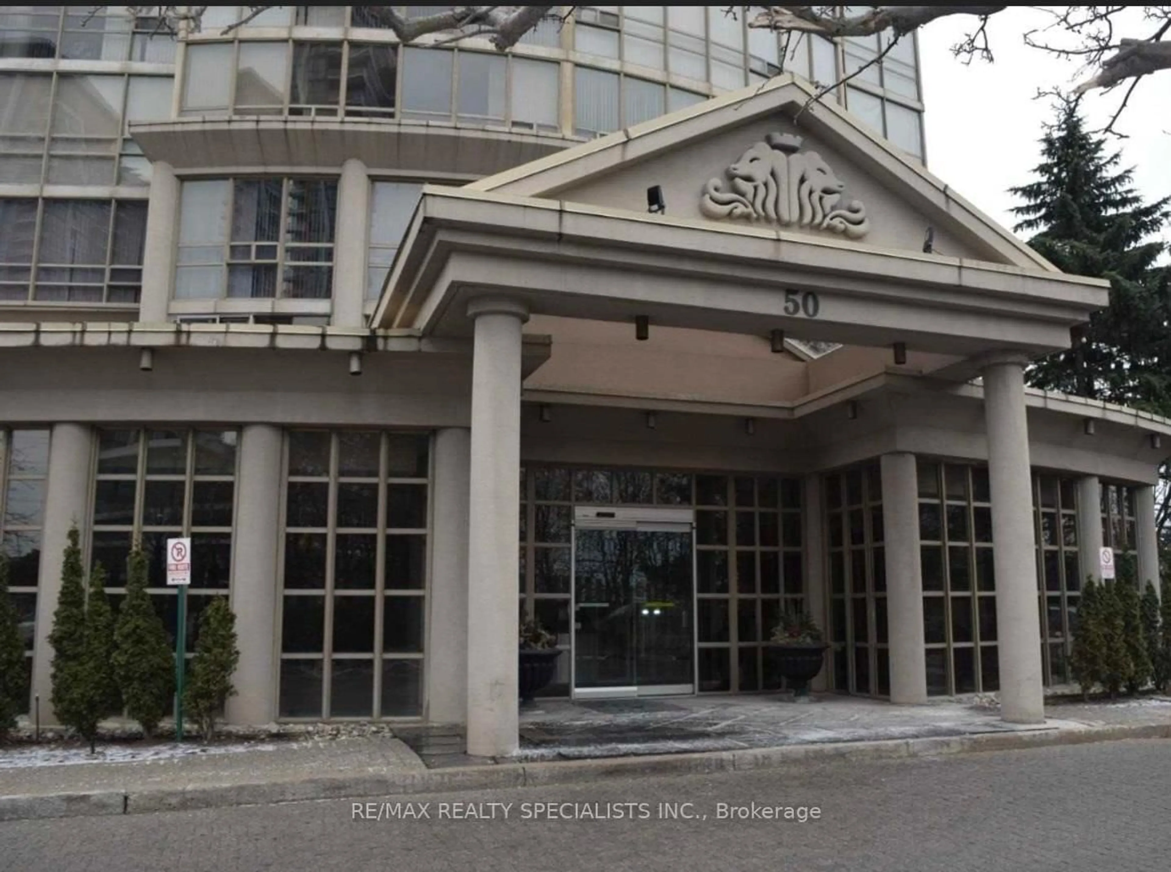 Indoor foyer for 50 Eglinton Ave #605, Mississauga Ontario L5R 3P4