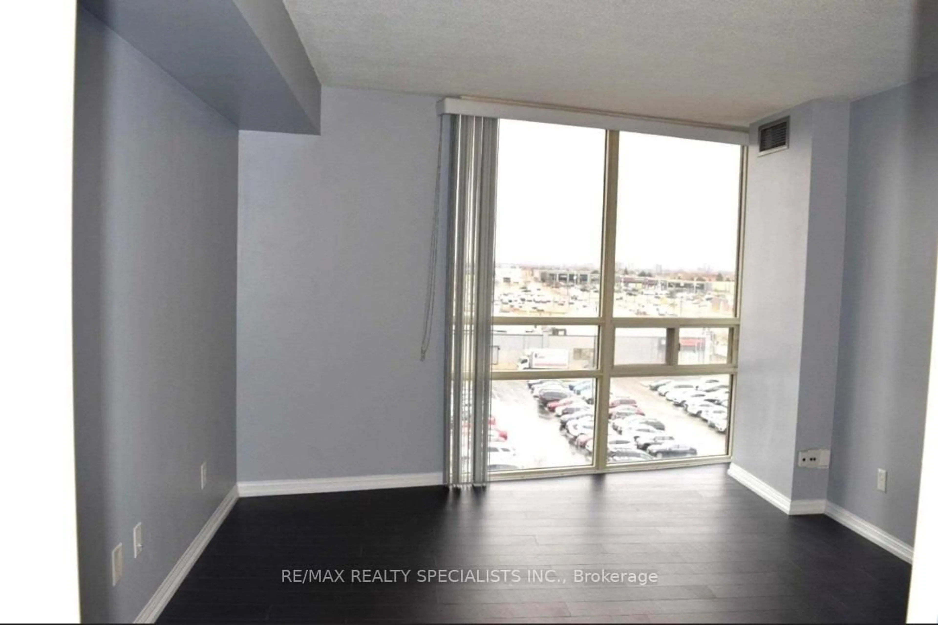 A pic of a room for 50 Eglinton Ave #605, Mississauga Ontario L5R 3P4