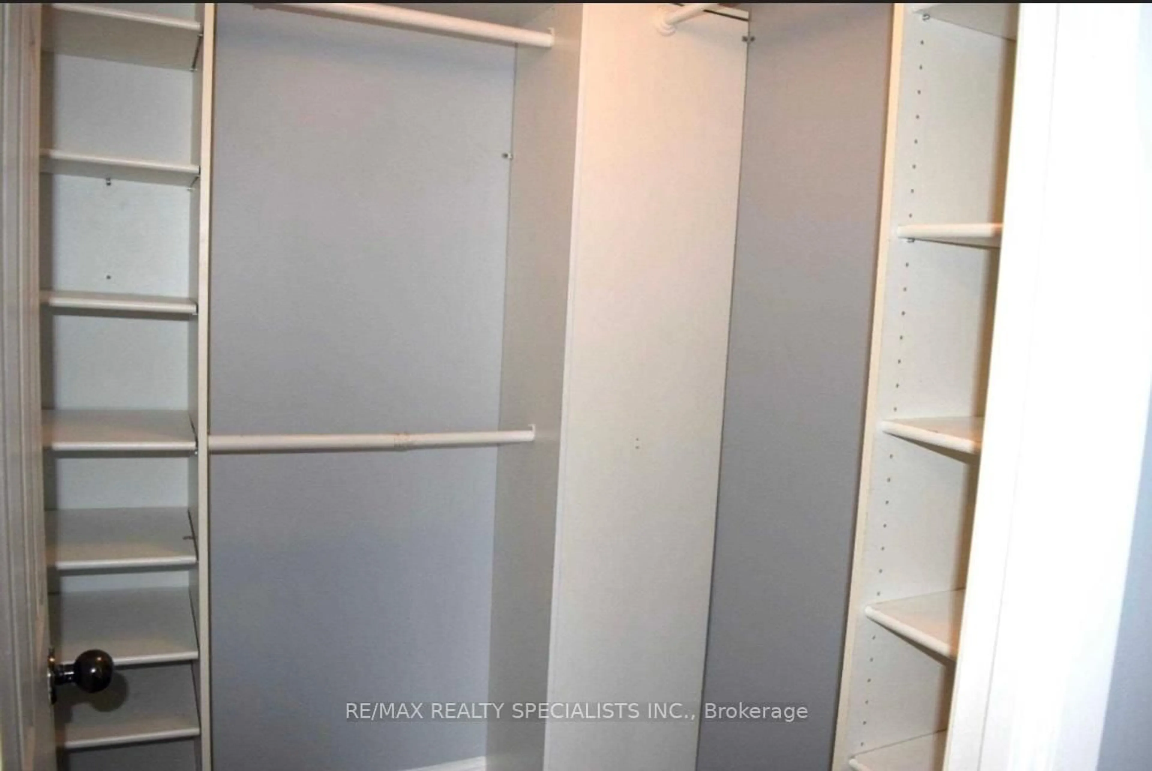 Storage room or clothes room or walk-in closet for 50 Eglinton Ave #605, Mississauga Ontario L5R 3P4