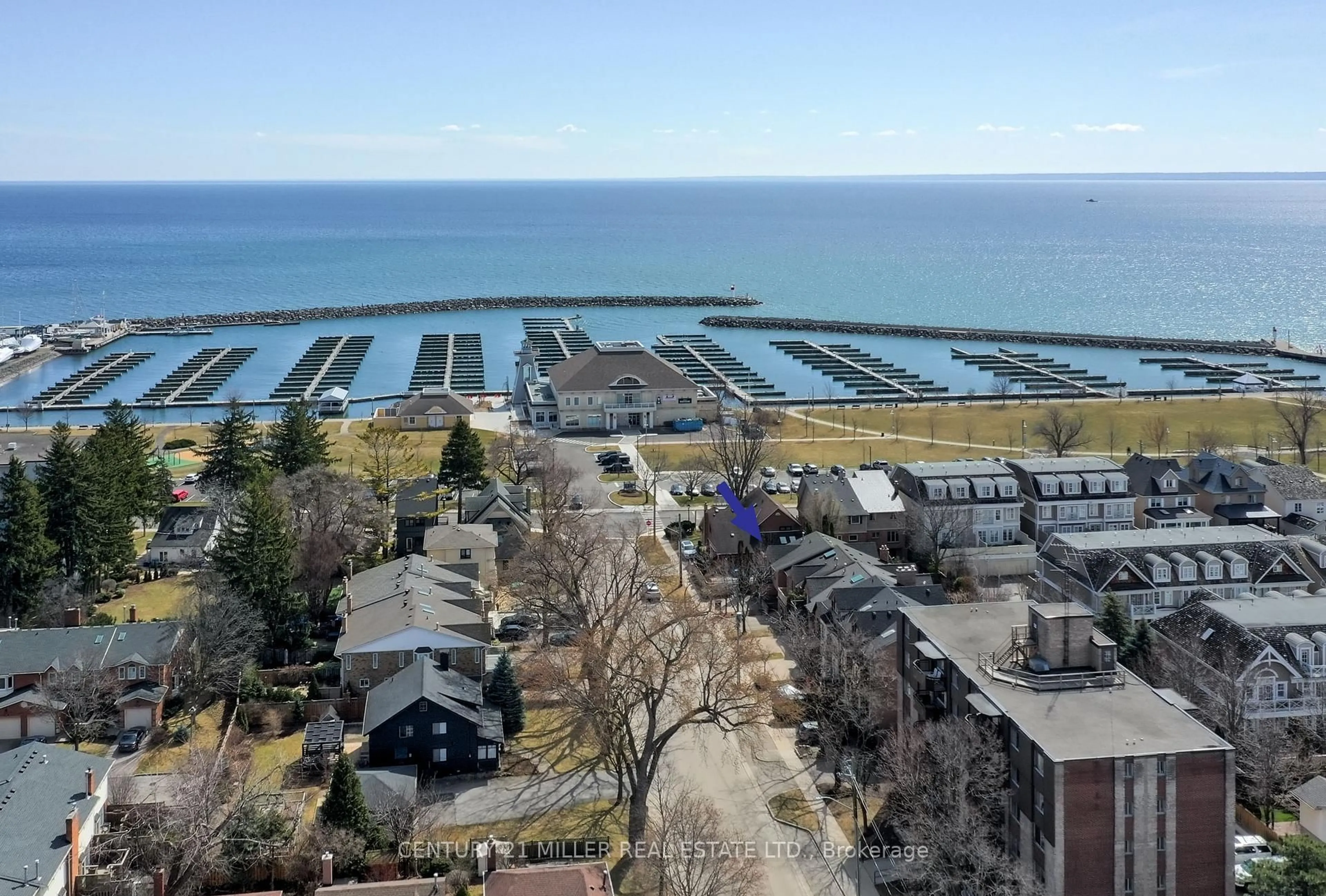 A pic from outside/outdoor area/front of a property/back of a property/a pic from drone, water/lake/river/ocean view for 30 Nelson St, Oakville Ontario L6L 3H6