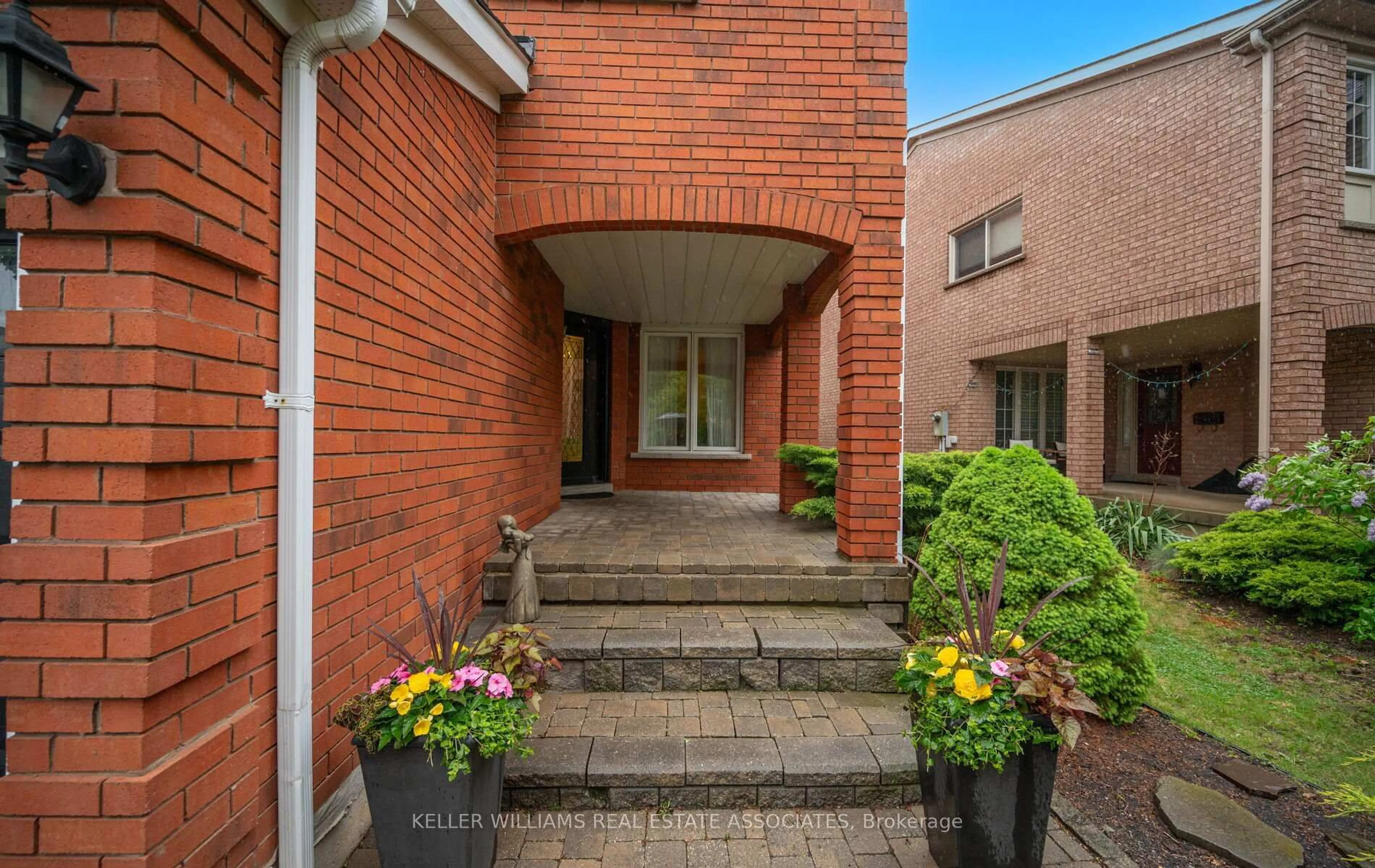 Indoor foyer for 5406 Middlebury Dr, Mississauga Ontario L5M 5E8