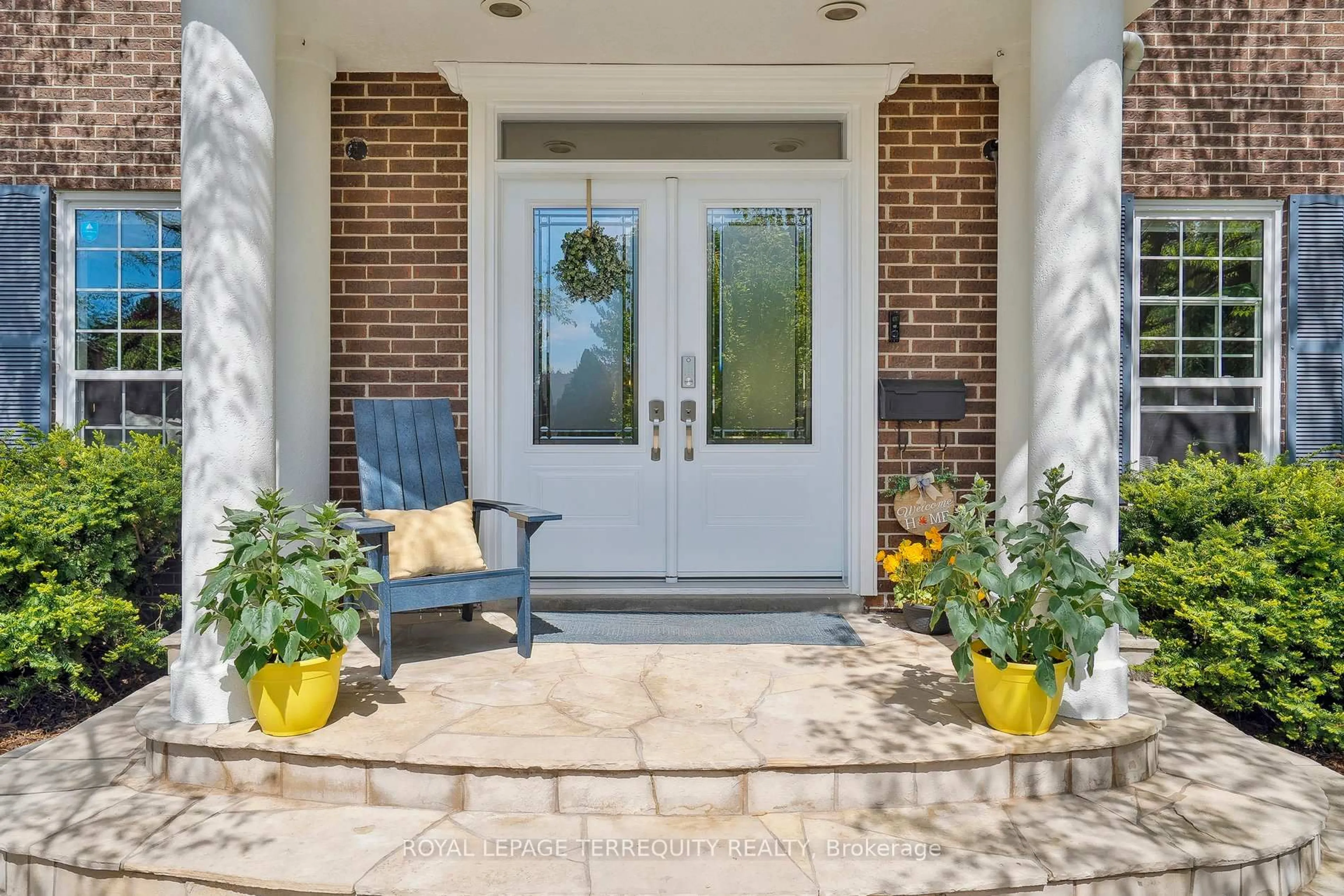 Indoor entryway for 219 Valleyview Crt, Oakville Ontario L6L 5H9