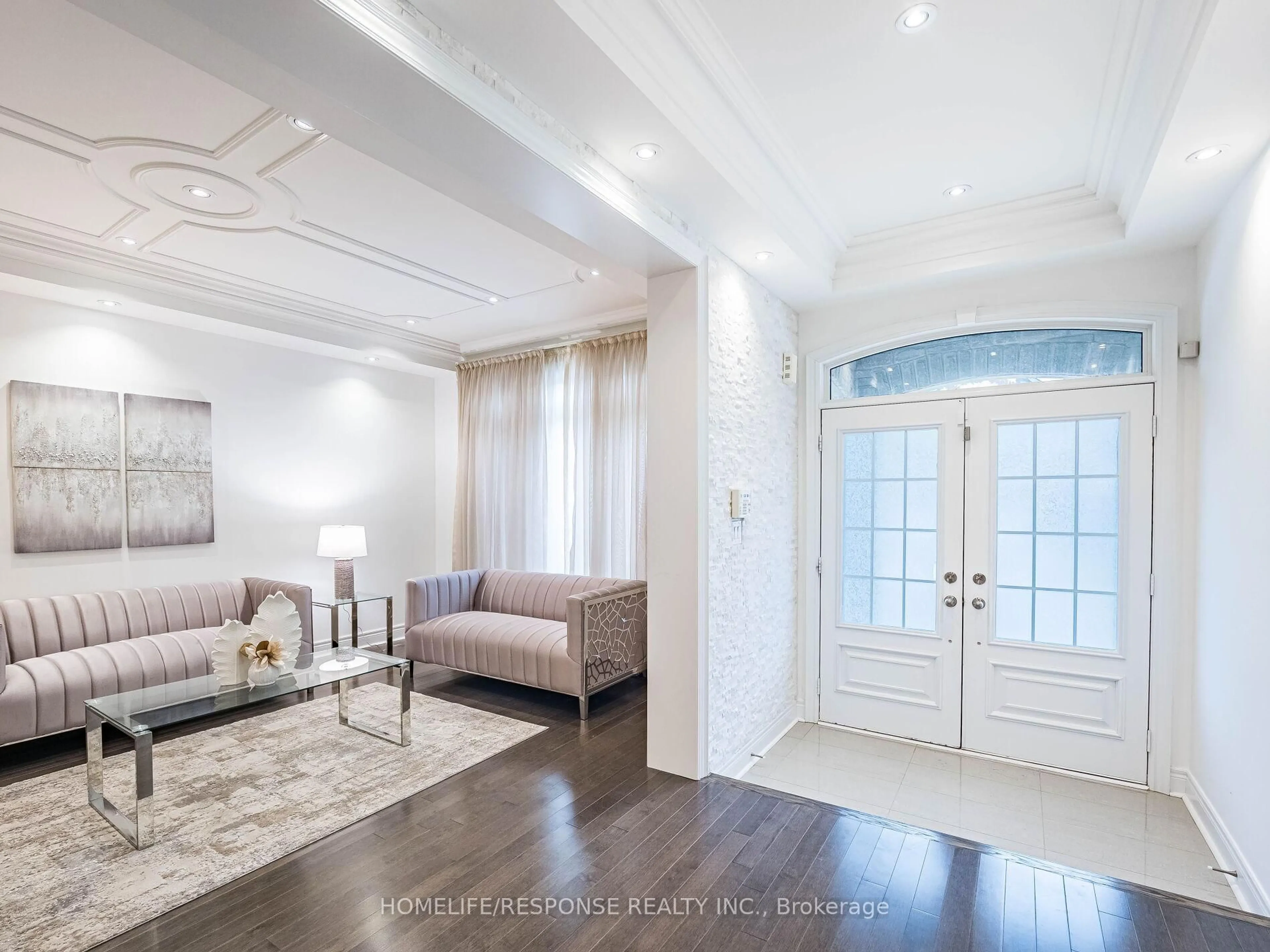 Indoor entryway for 226 JESSIE CAVERHILL Passage, Oakville Ontario L7M 0Z6