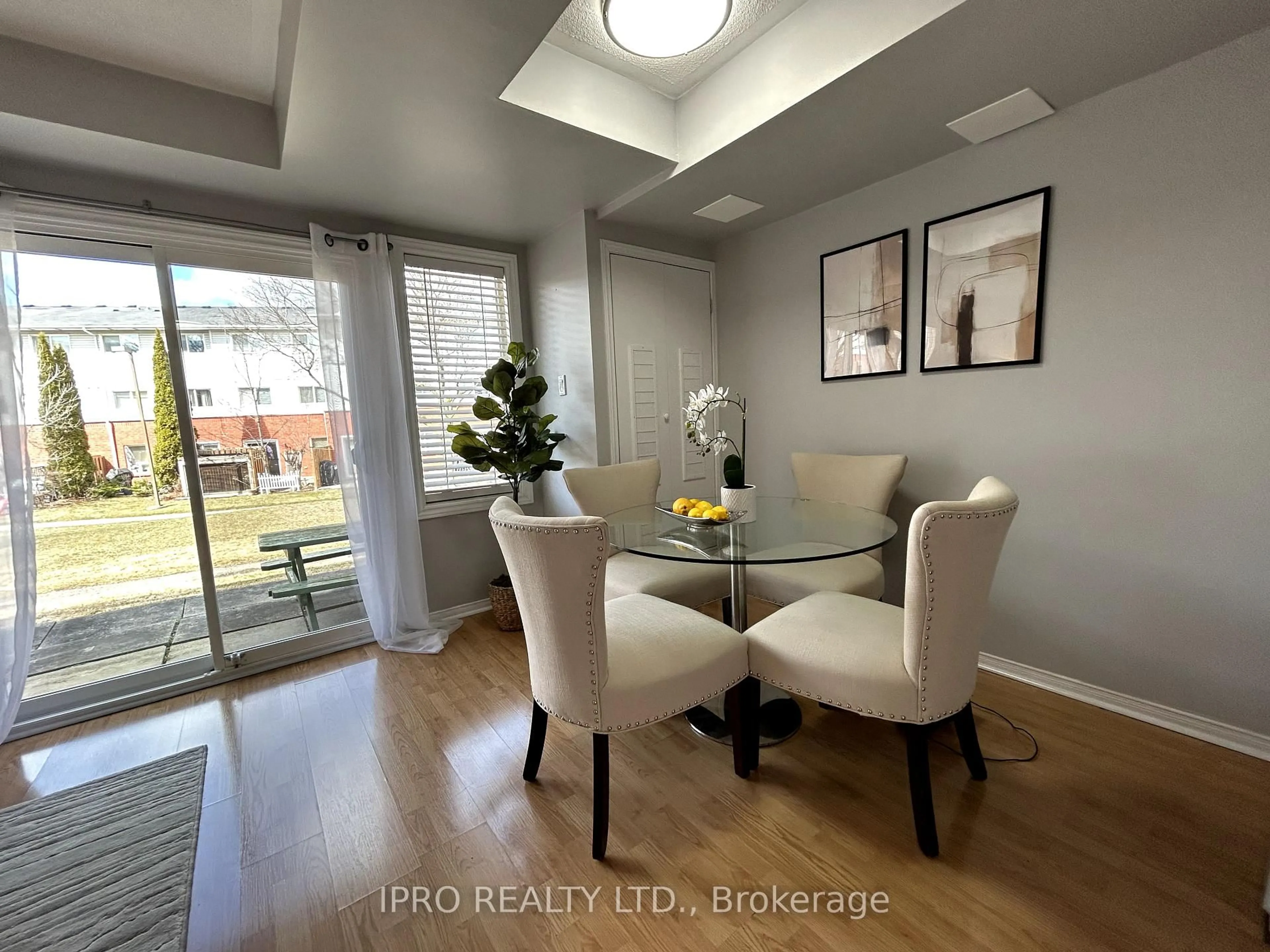 Dining room, wood/laminate floor for 39 Wylie Circ #37, Halton Hills Ontario L7G 5M1