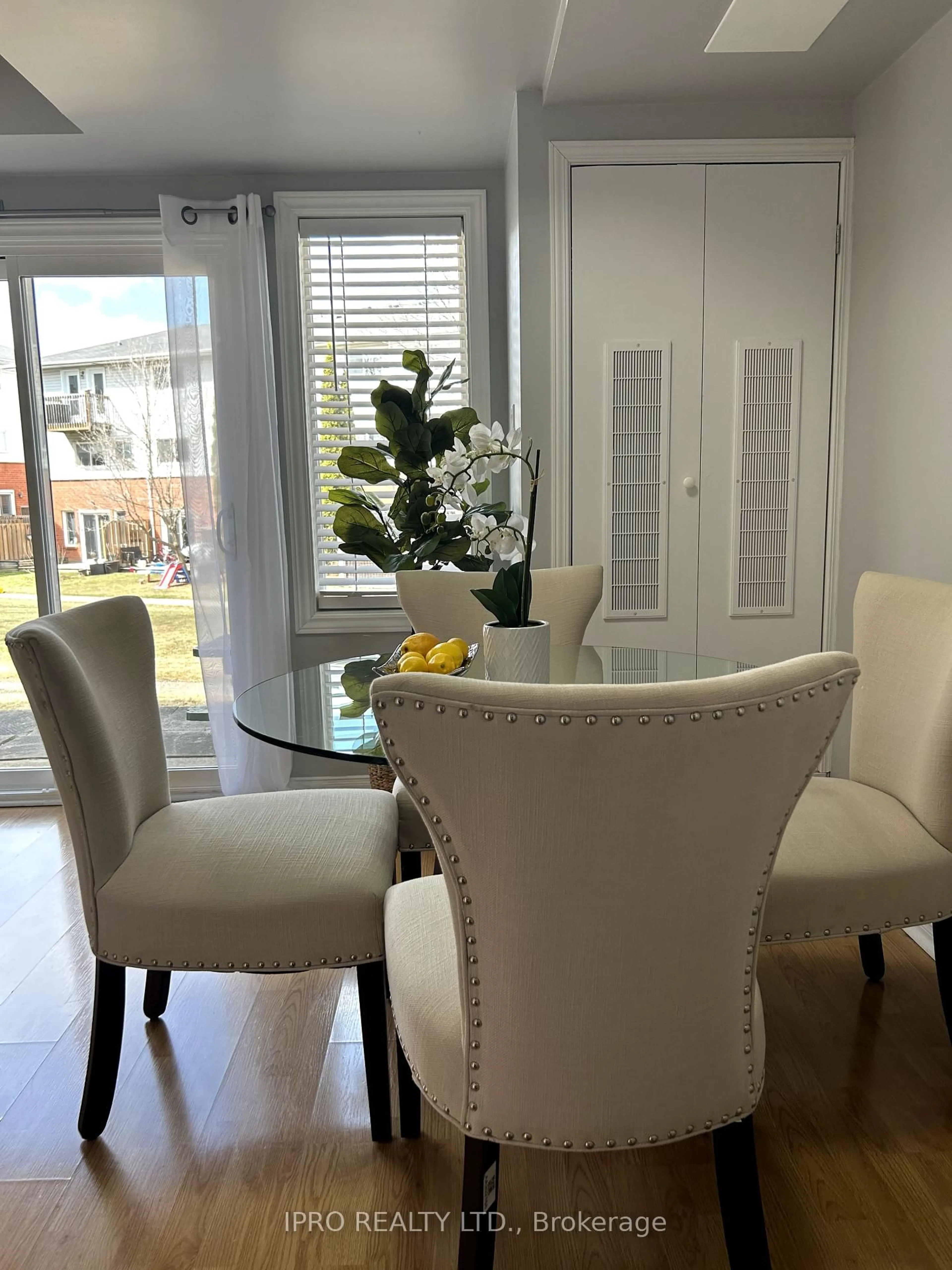 Dining room, wood/laminate floor for 39 Wylie Circ #37, Halton Hills Ontario L7G 5M1