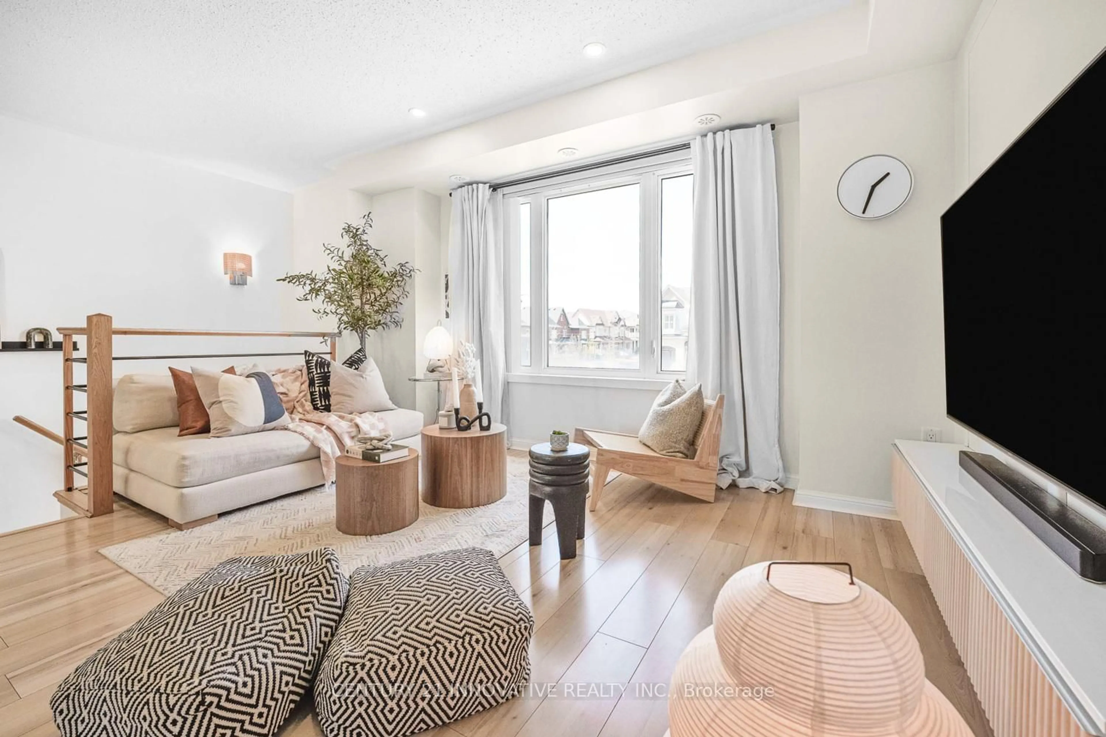 Living room with furniture, wood/laminate floor for 1 Beckenrose Crt #19, Brampton Ontario L6Y 6G2