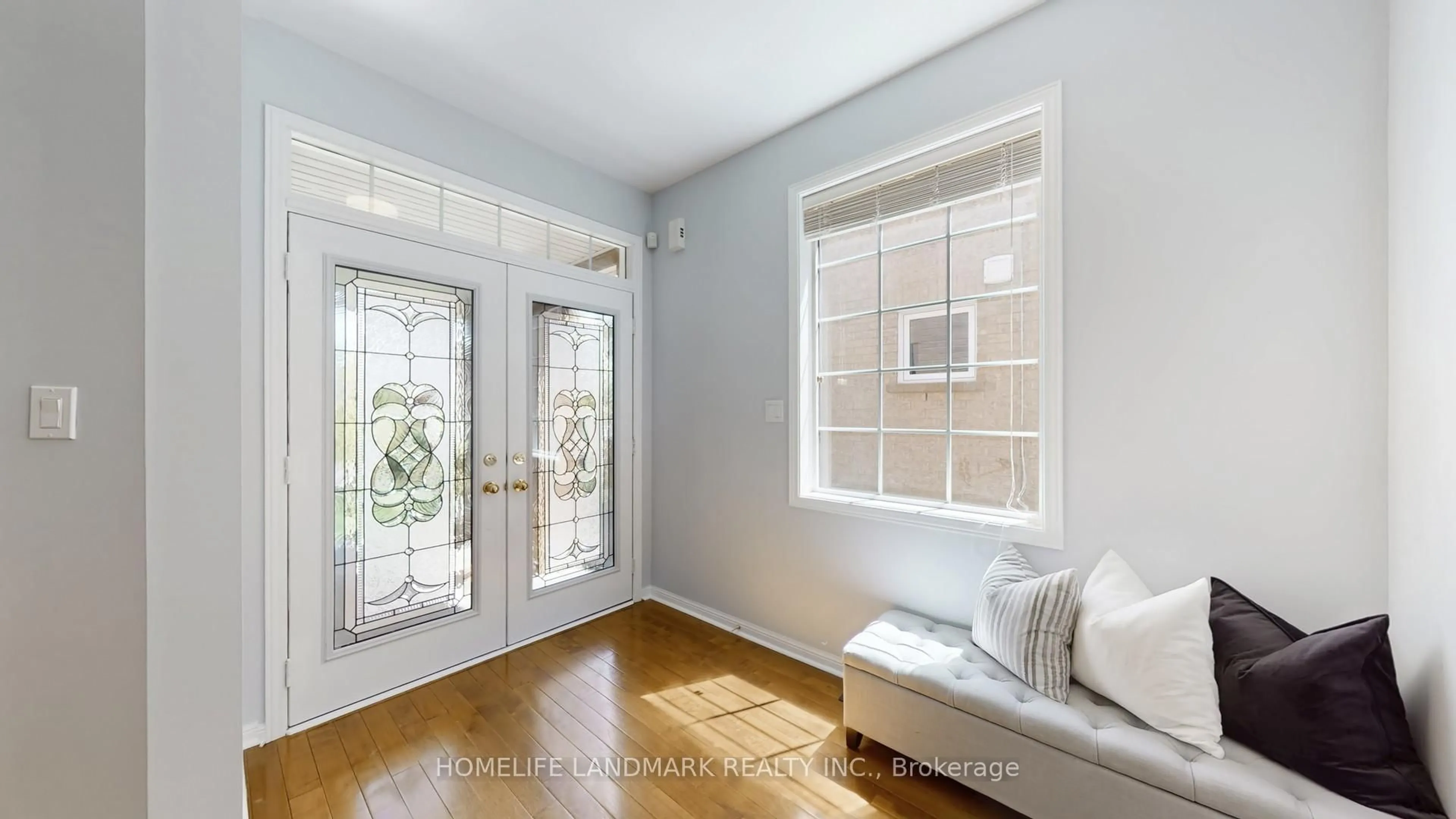 Indoor entryway for 5392 Churchill Meadows Blvd, Mississauga Ontario L5M 7X9