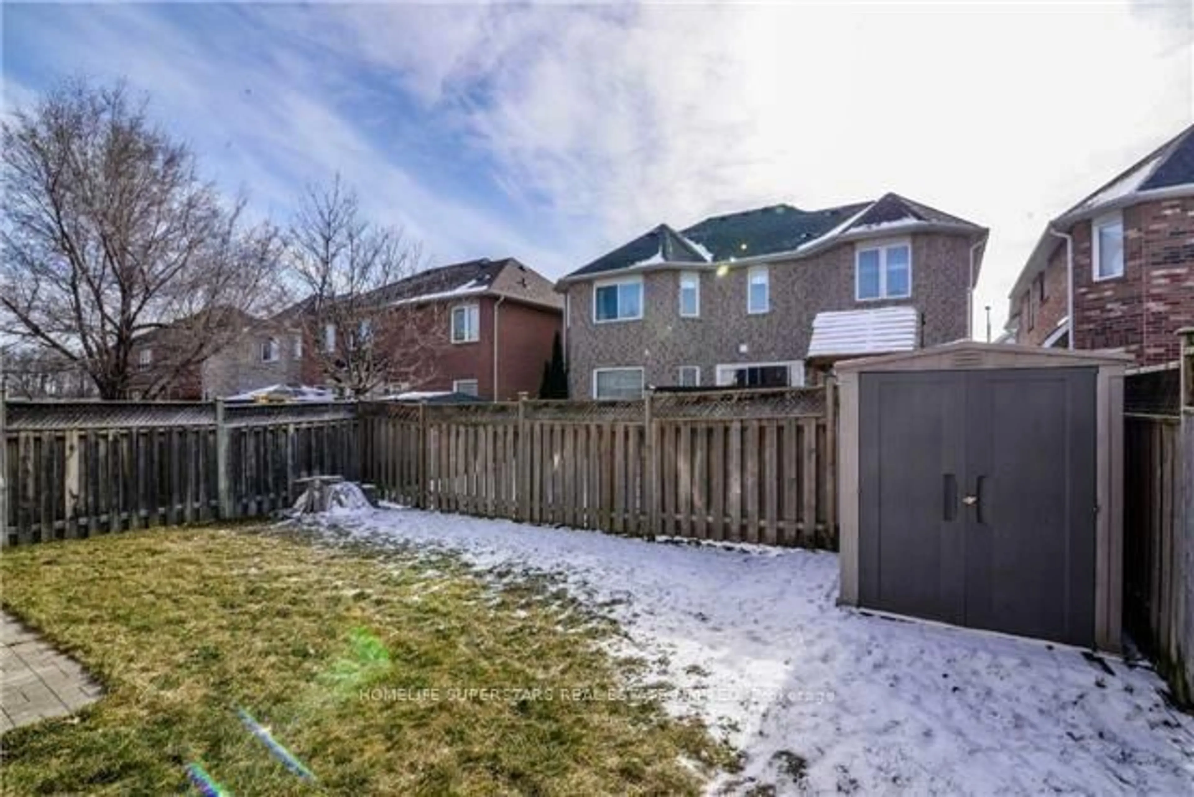A pic from outside/outdoor area/front of a property/back of a property/a pic from drone, street for 3836 Baycroft Dr, Mississauga Ontario L5N 8J5