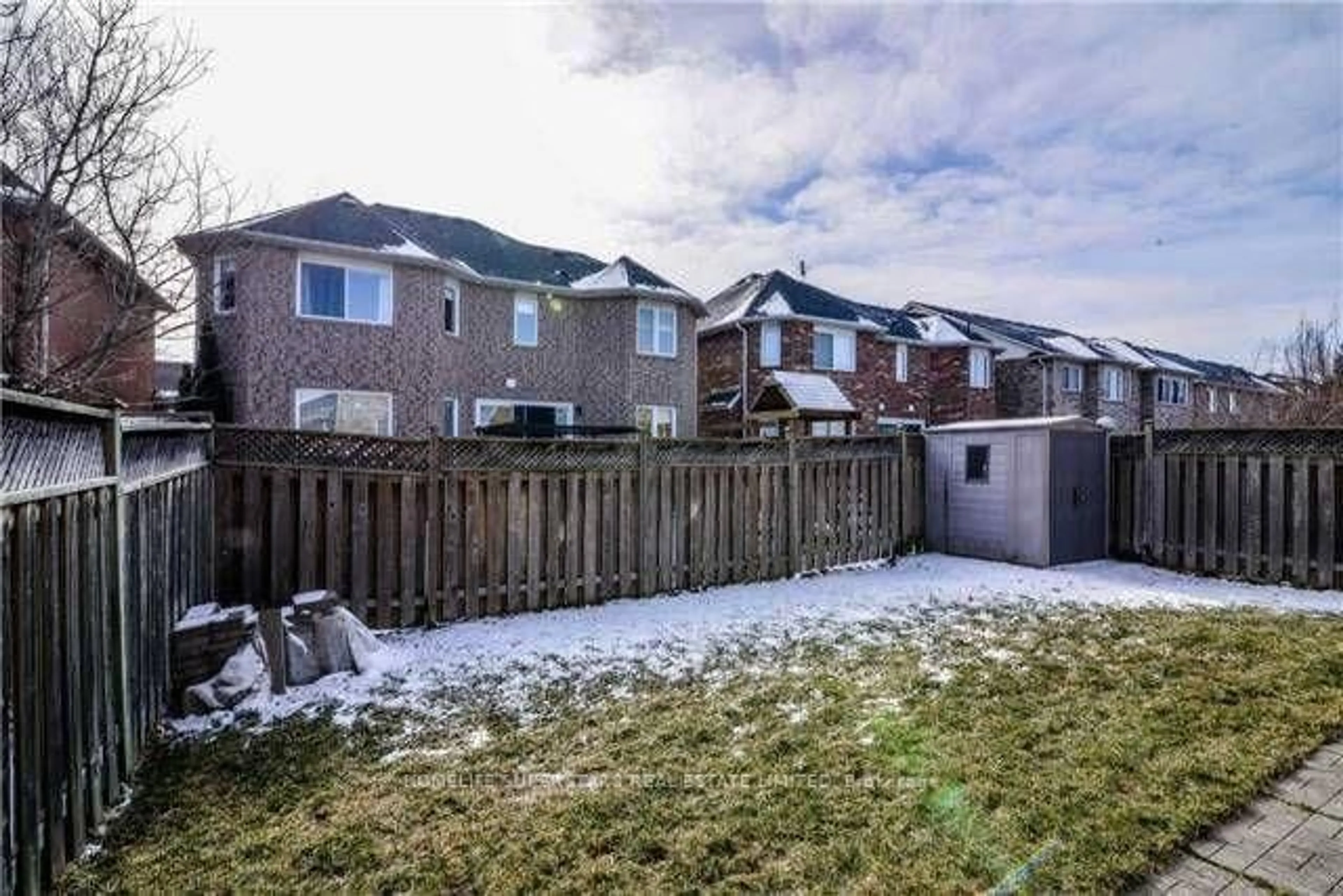 A pic from outside/outdoor area/front of a property/back of a property/a pic from drone, street for 3836 Baycroft Dr, Mississauga Ontario L5N 8J5
