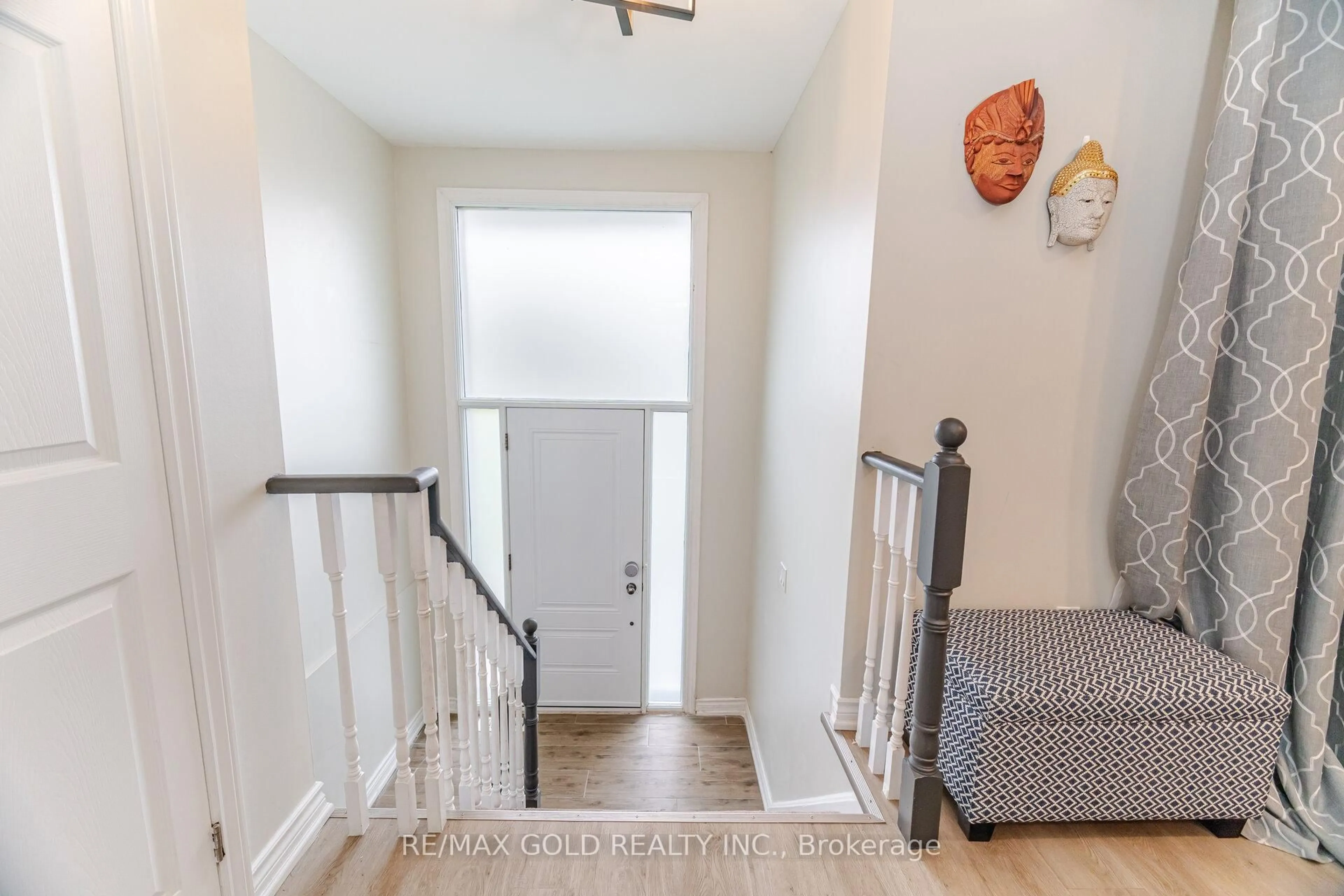 Indoor entryway for 3132 Morning Star Dr, Mississauga Ontario L4T 1X4