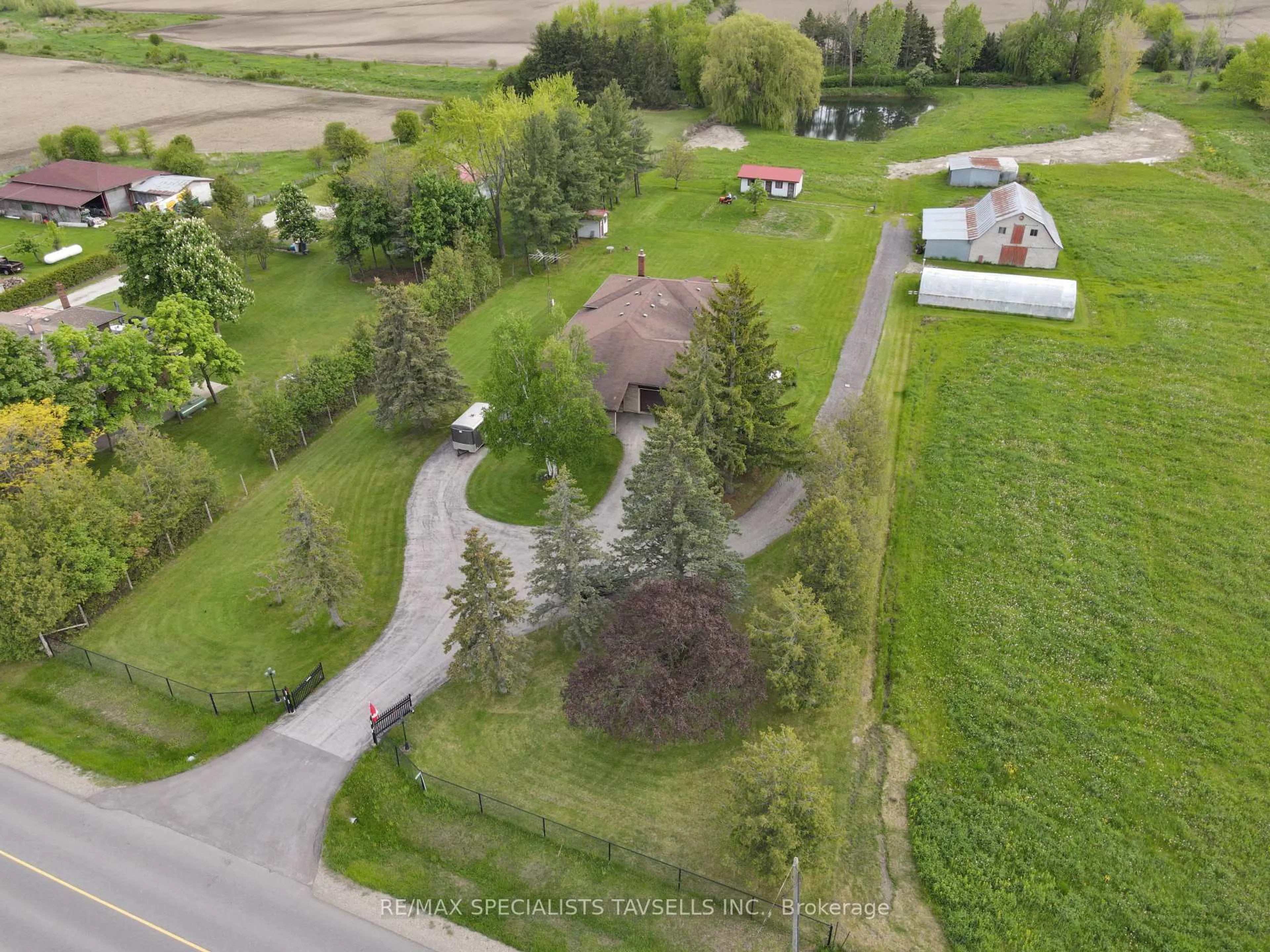 A pic from outside/outdoor area/front of a property/back of a property/a pic from drone, street for 13724 Innis Lake Rd, Caledon Ontario L7C 2Y6