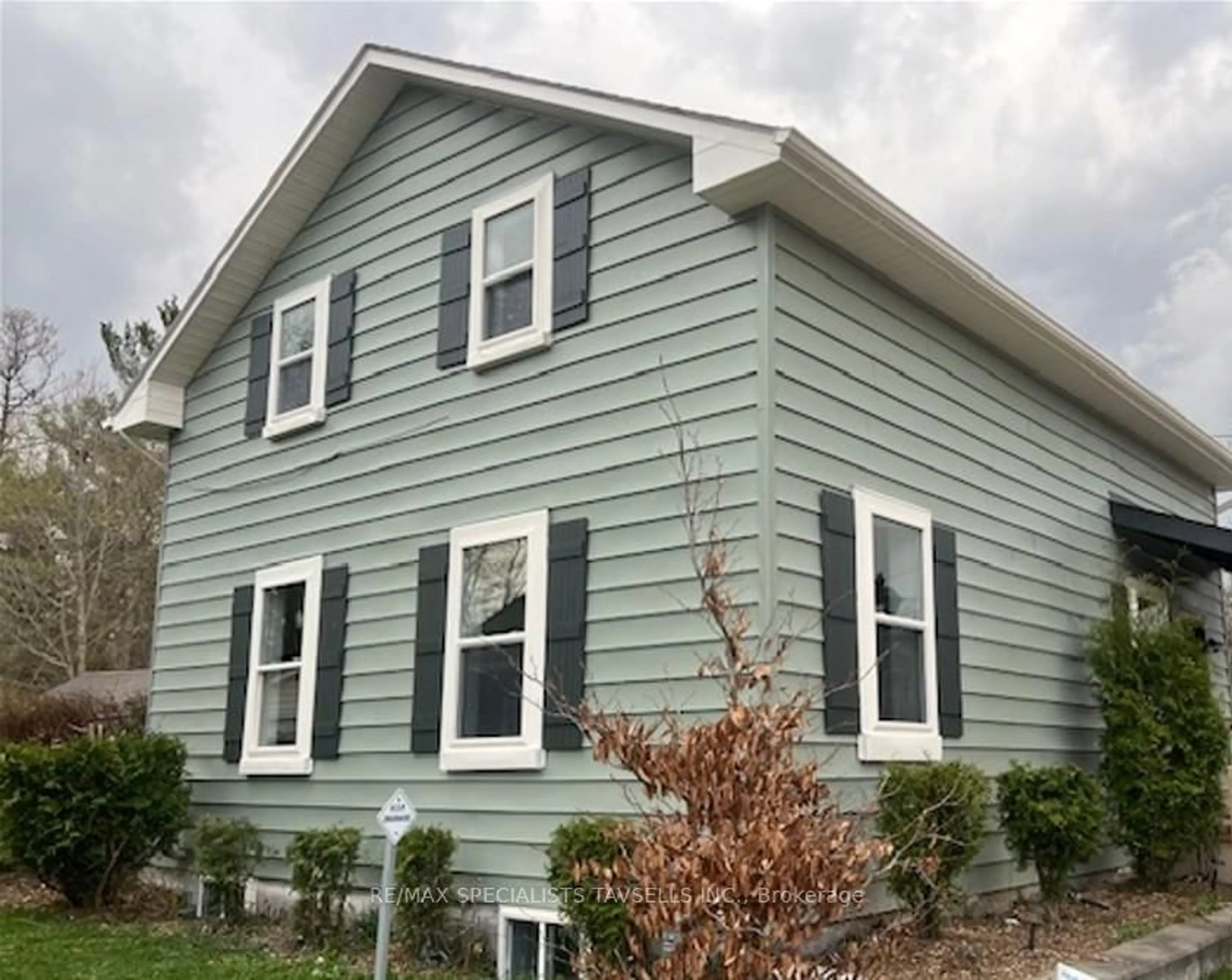 Home with vinyl exterior material, street for 19774 Main St, Caledon Ontario L7K 0C5