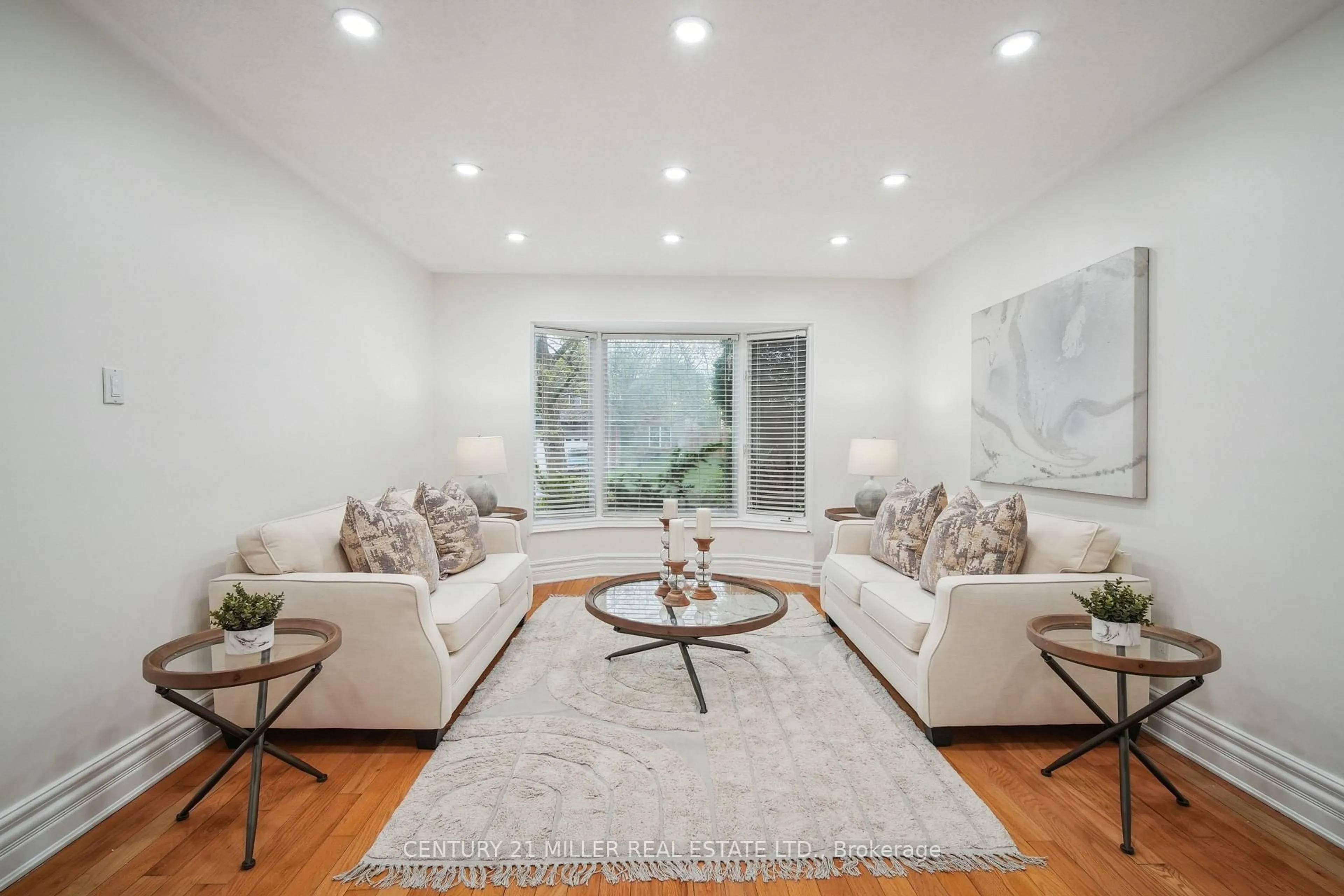 Living room with furniture, unknown for 285 Mississaga St, Oakville Ontario L6L 6J8
