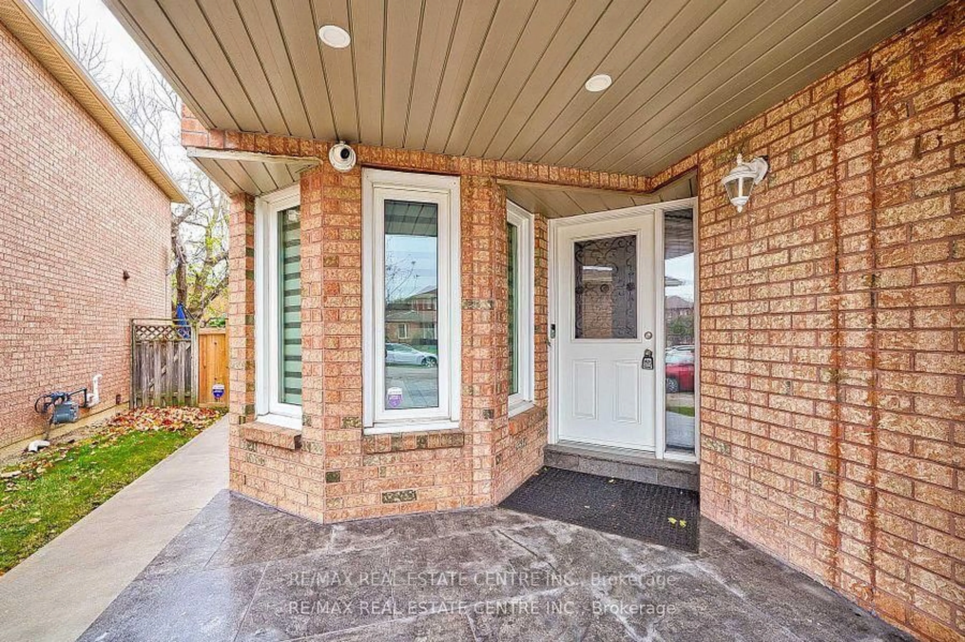Indoor entryway for 4602 Pemmican Tr, Mississauga Ontario L4Z 2M1