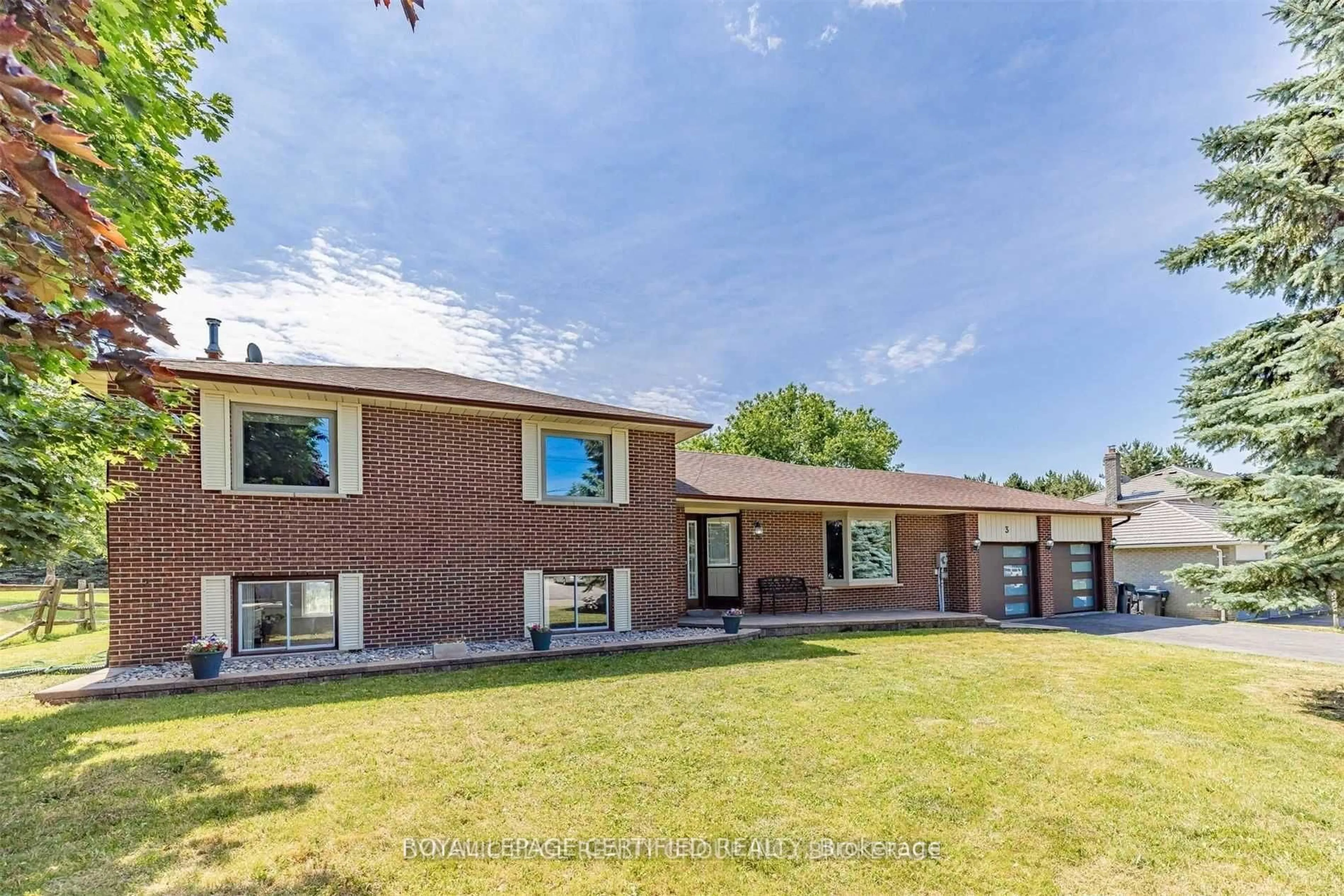 Home with brick exterior material, unknown for 3 Blue Horizon Crt, Caledon Ontario L7K 0T9
